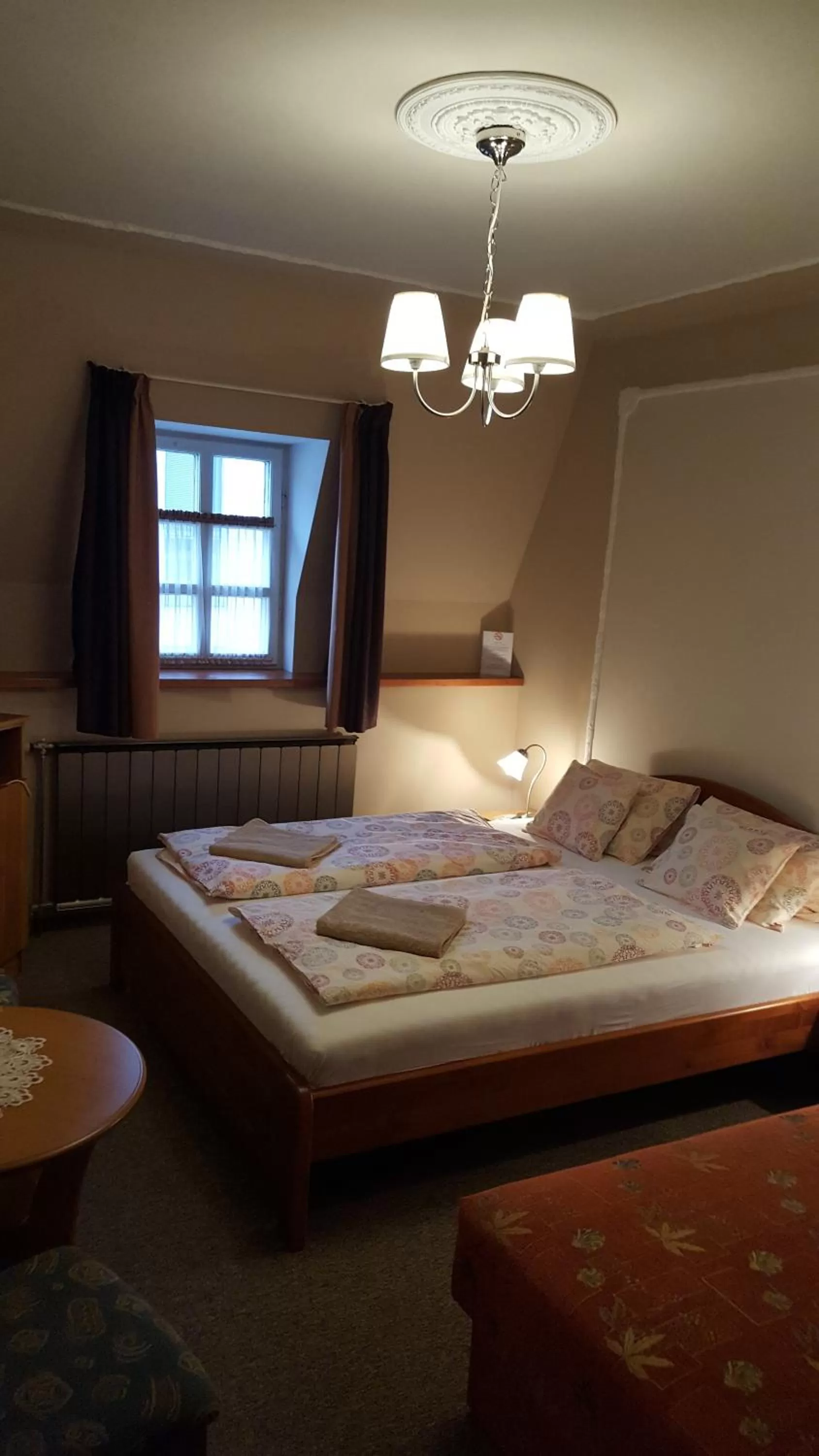 Photo of the whole room, Bed in Duna Panzió