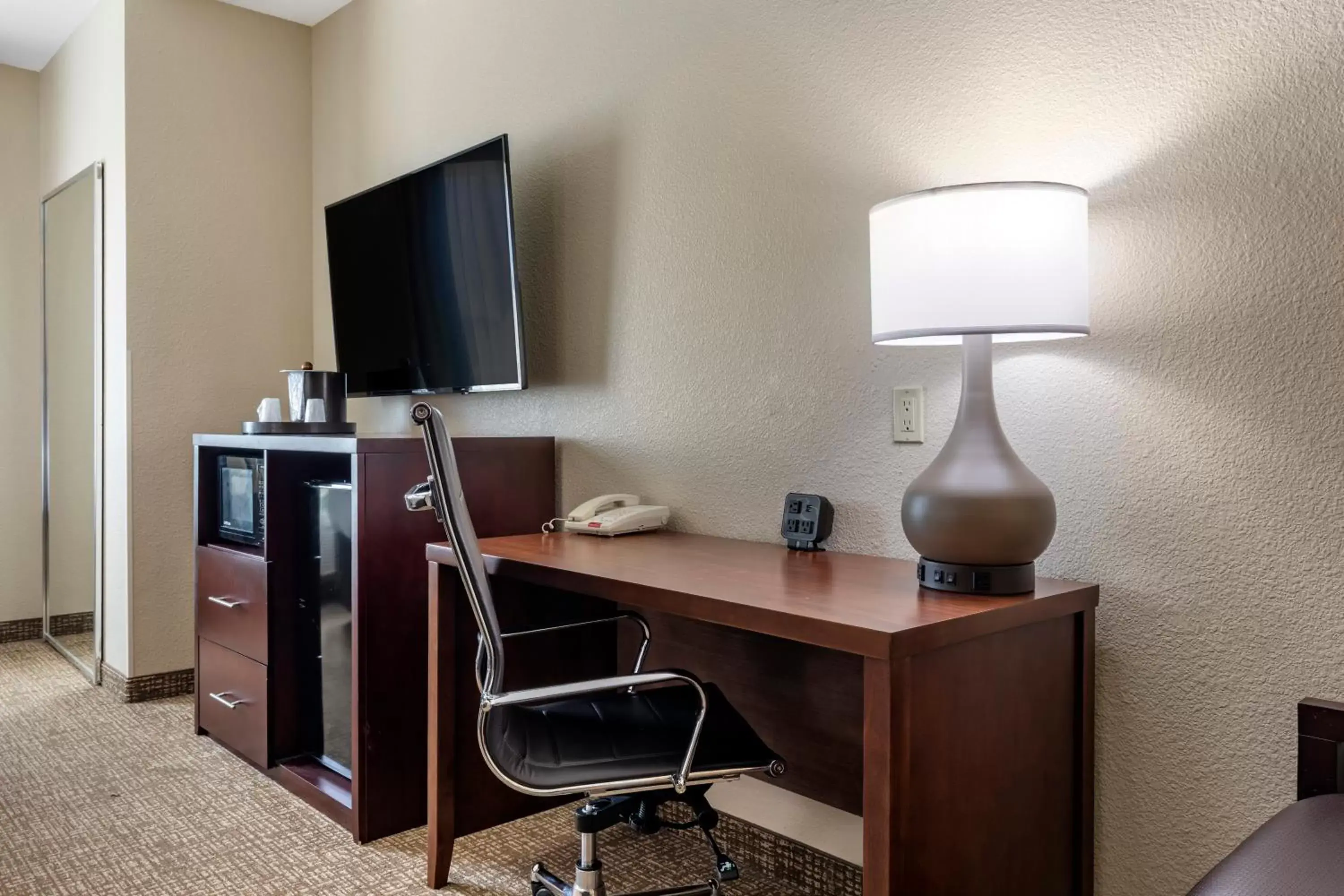 Living room, TV/Entertainment Center in Comfort Inn & Suites, White Settlement-Fort Worth West, TX