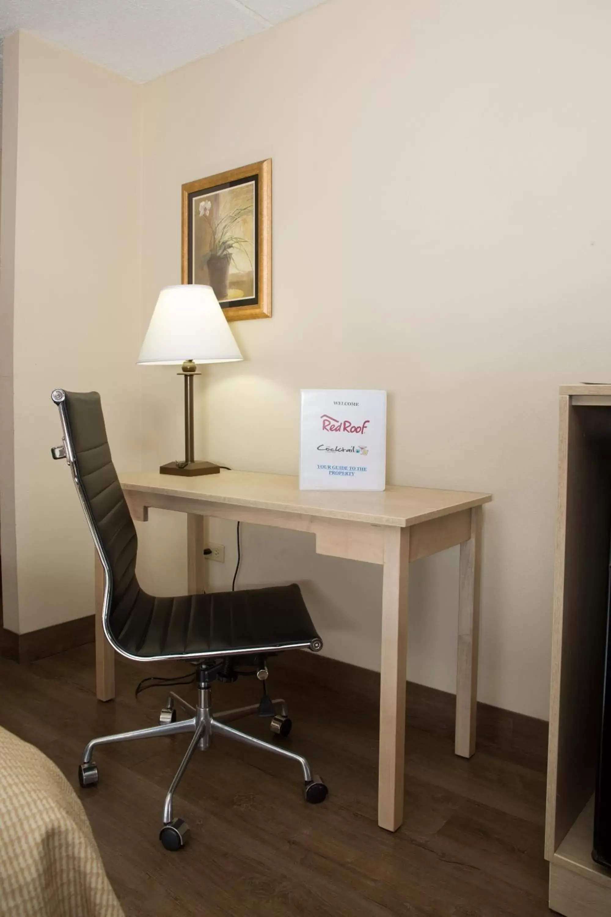 Deluxe Queen Room with Three Queen Beds First Floor - Non-Smoking ( 1 pet allowed) in Red Roof Inn & Suites Pigeon Forge Parkway Deluxe Queen Room with Three Queen Beds First Floor - Non-Smoking ( 1 pet allowed) in Red Roof Inn & Suites Pigeon Forge Parkway