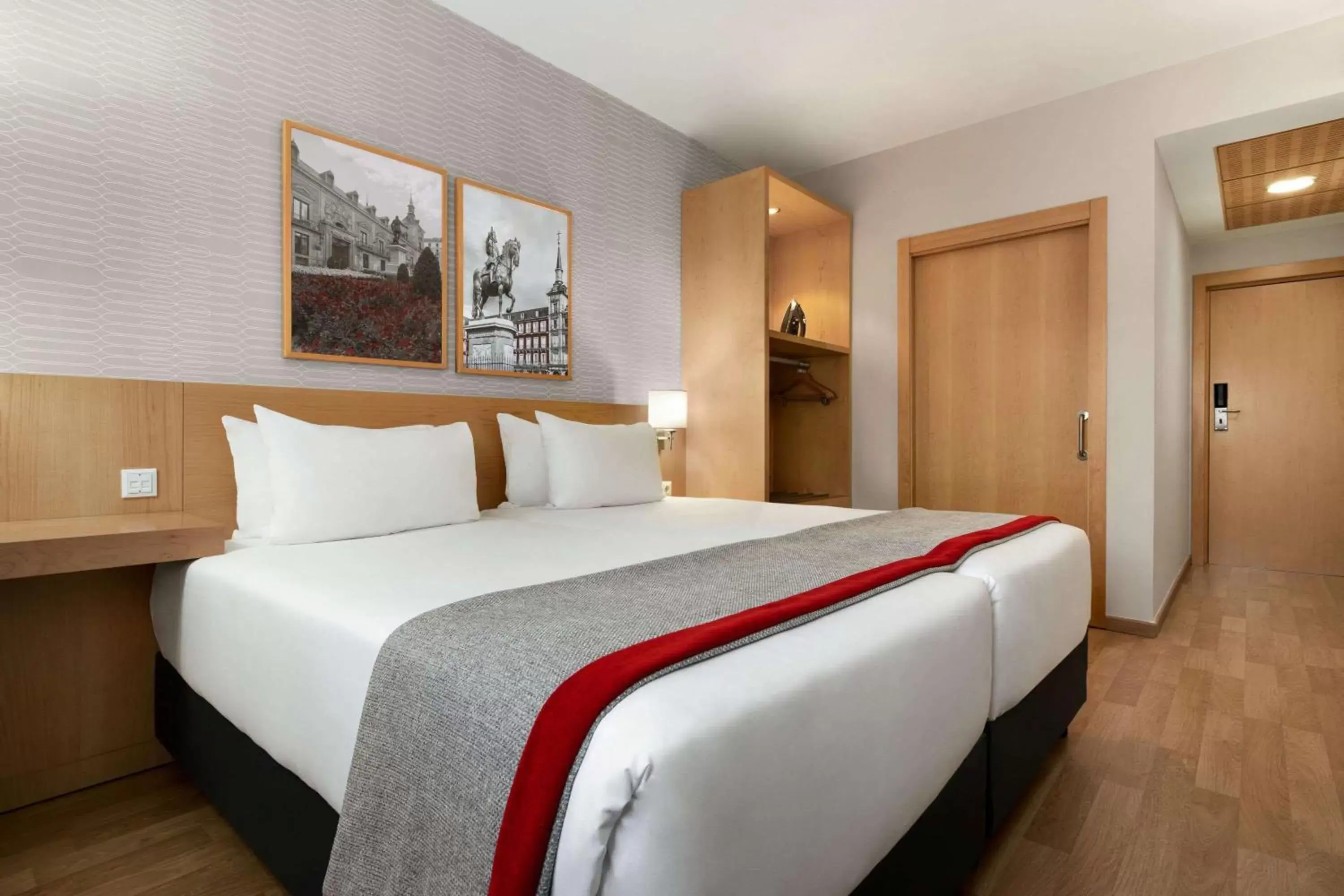 Photo of the whole room, Bed in Ramada by Wyndham Madrid Getafe