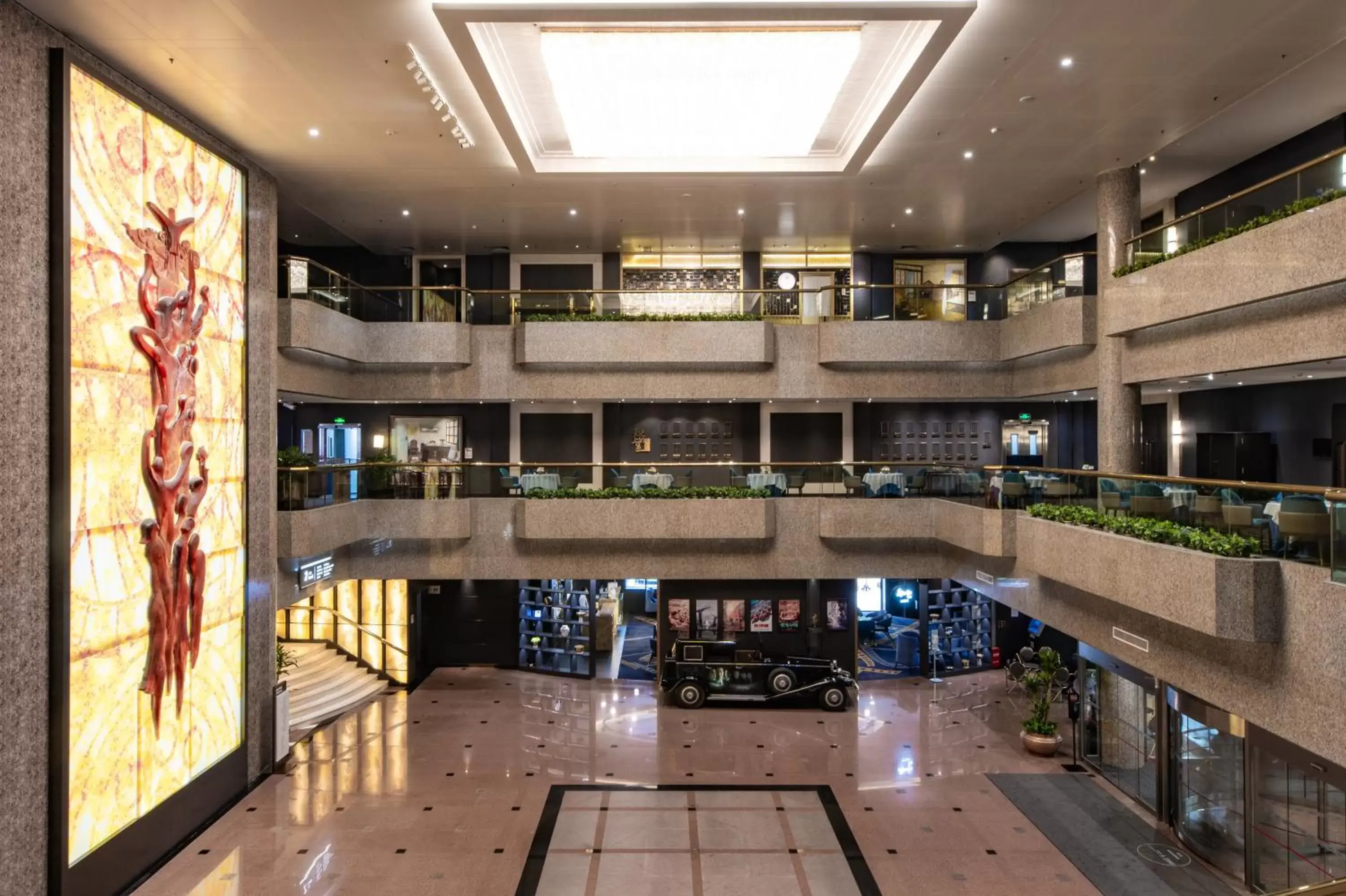 Lobby or reception in Crowne Plaza Shanghai, an IHG Hotel
