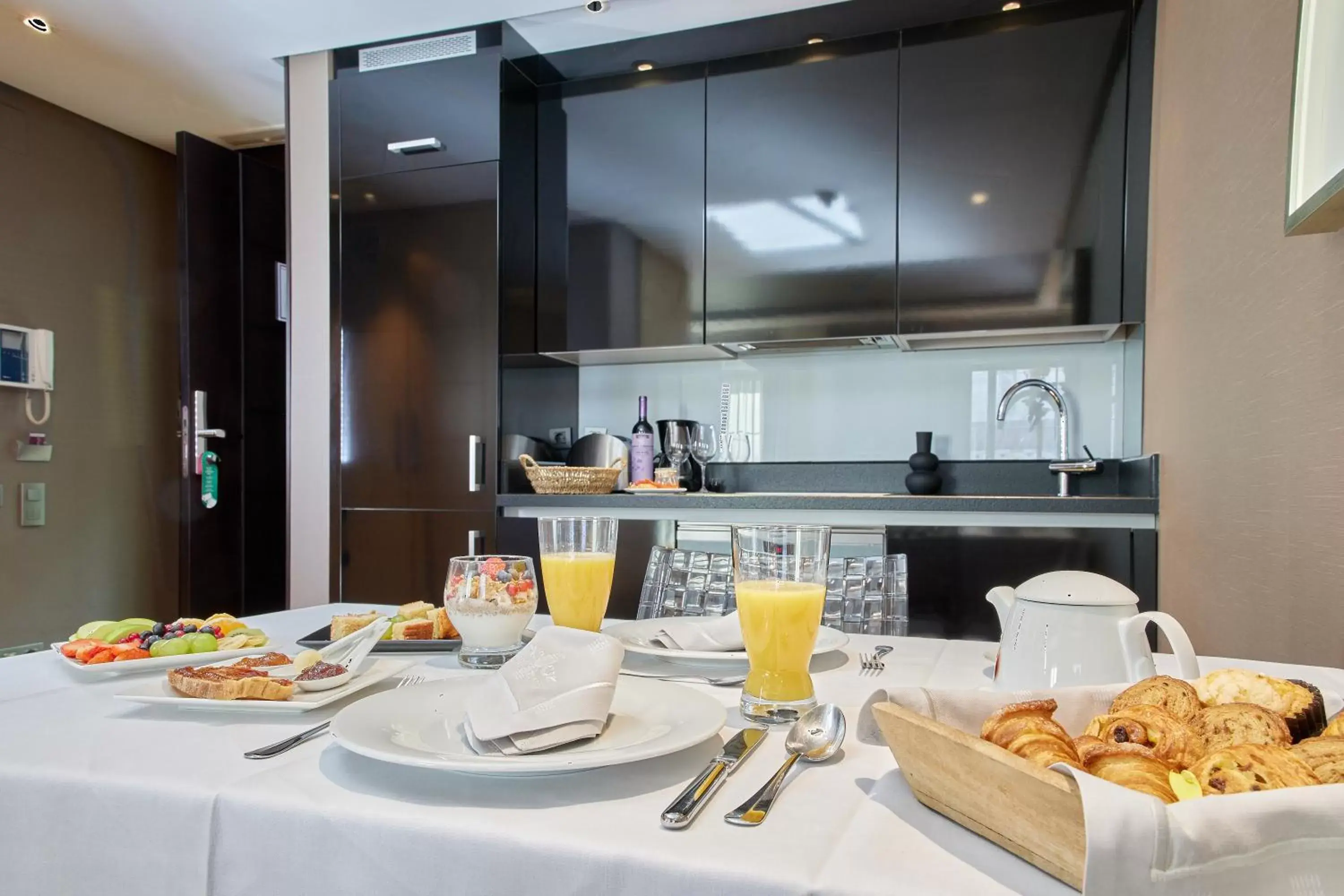 Dining Area in Nexus Valladolid Suites & Hotel