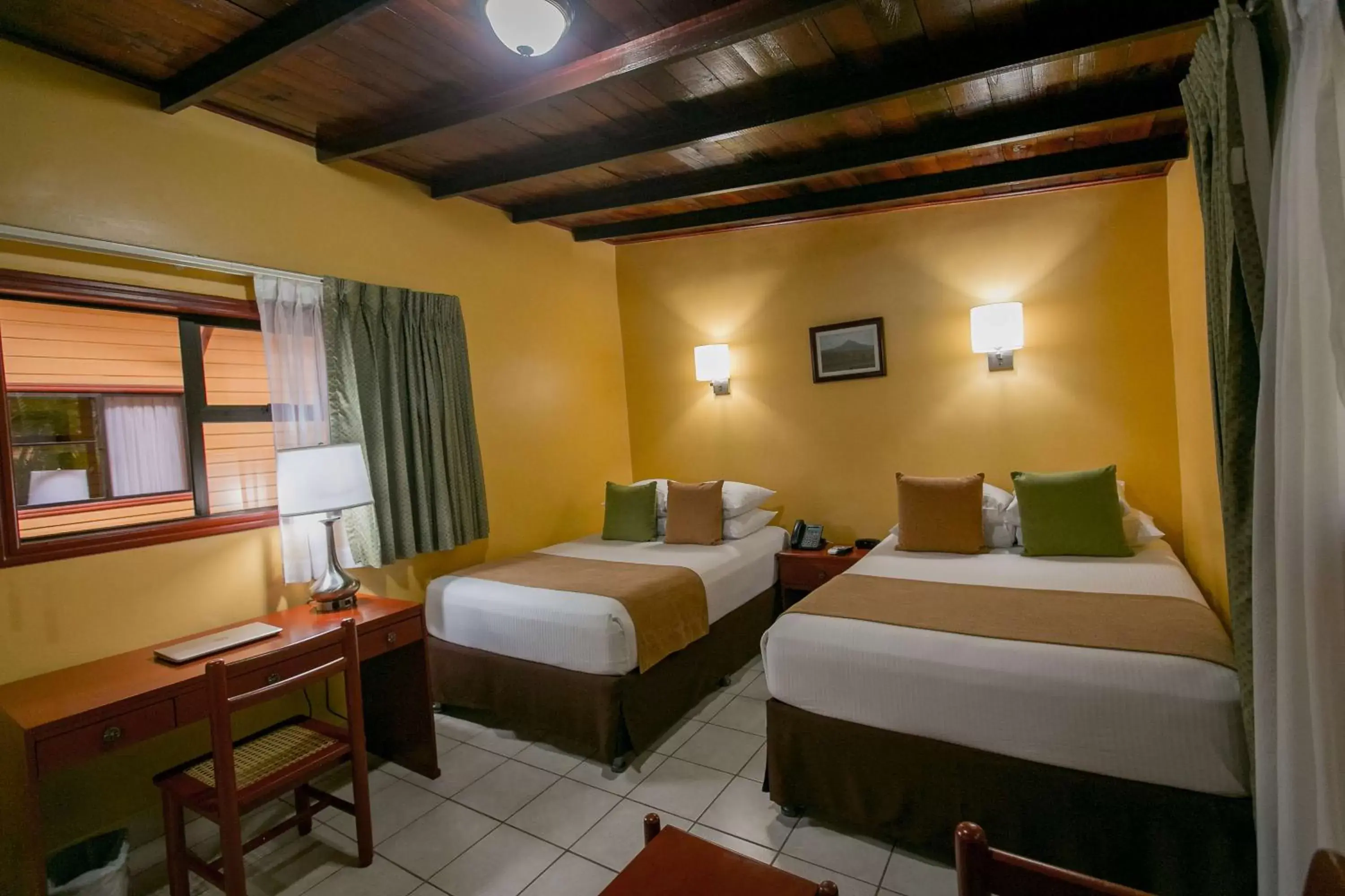 Photo of the whole room, Bed in Best Western Las Mercedes Airport