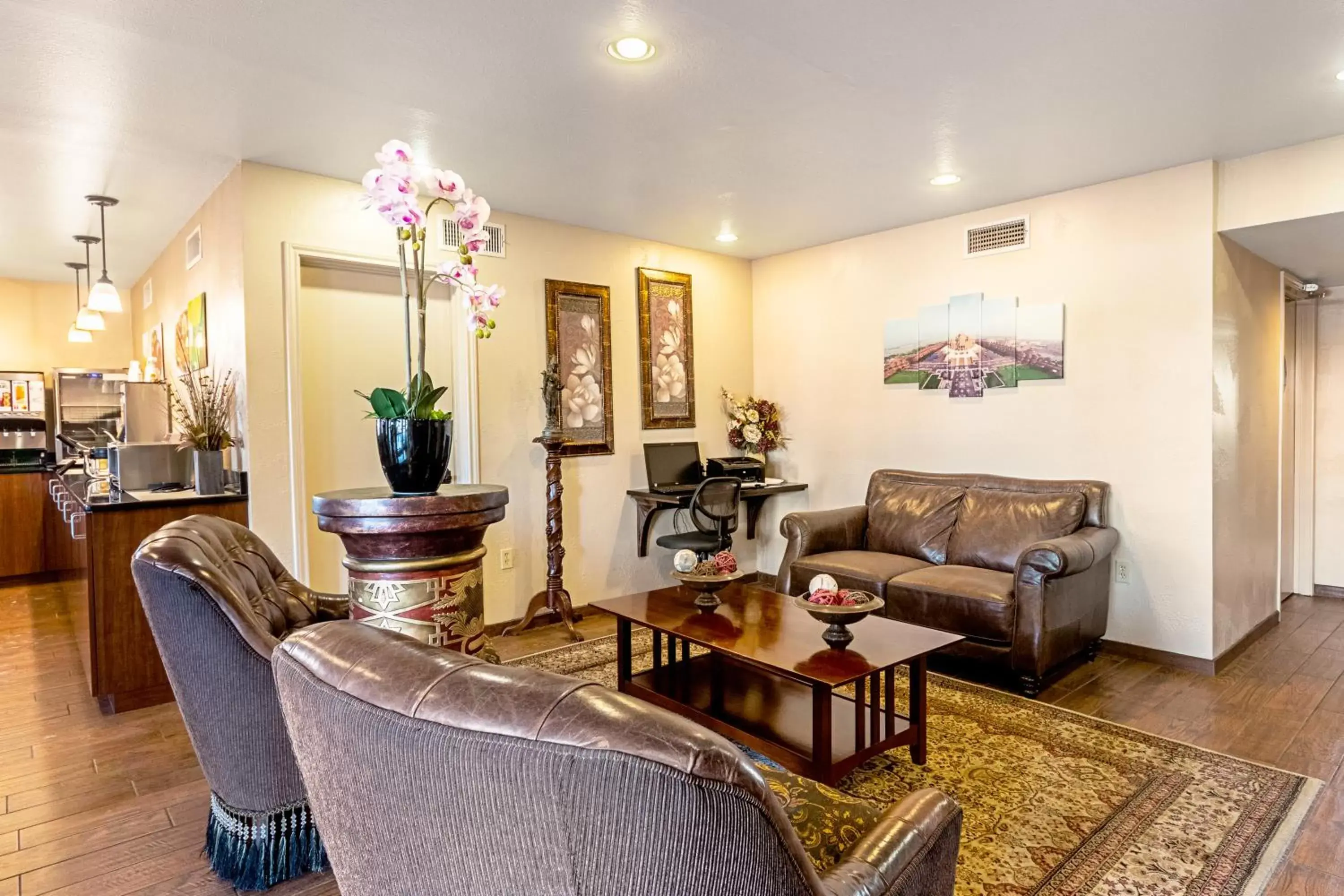 Lobby or reception, Seating Area in Quality Inn