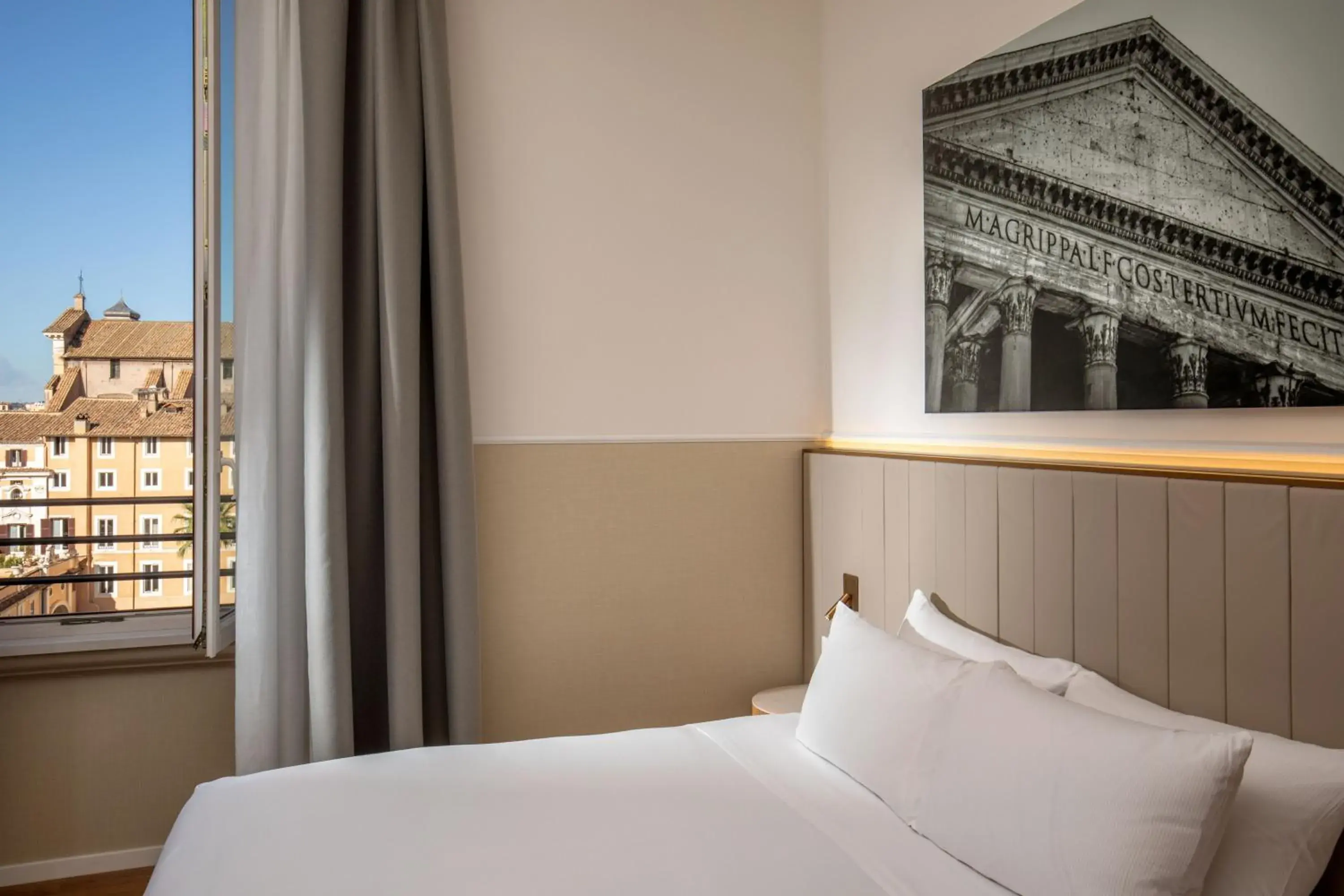 View (from property/room), Bed in Cosmopolita Hotel Rome, Tapestry Collection by Hilton