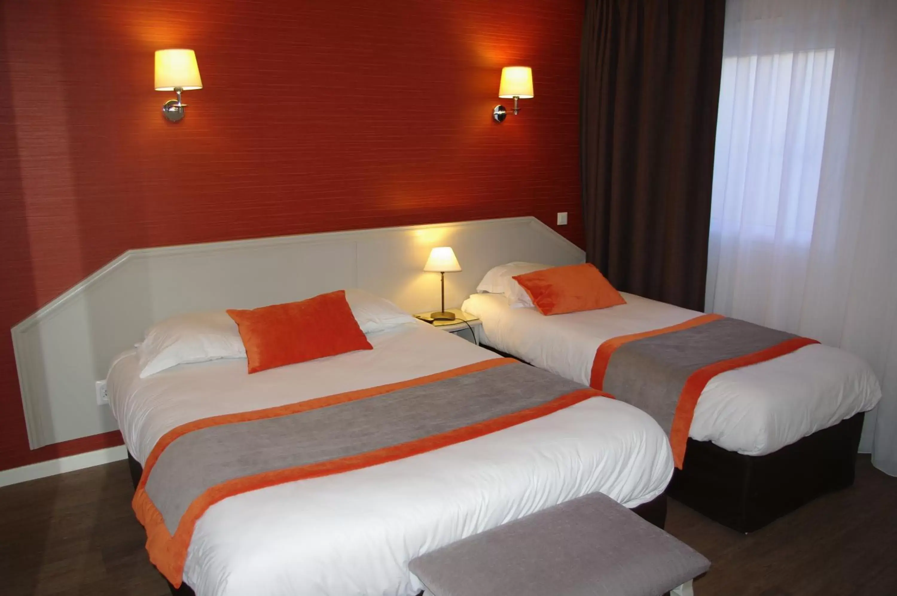 Bedroom, Bed in Hotel de la Gare Troyes Centre