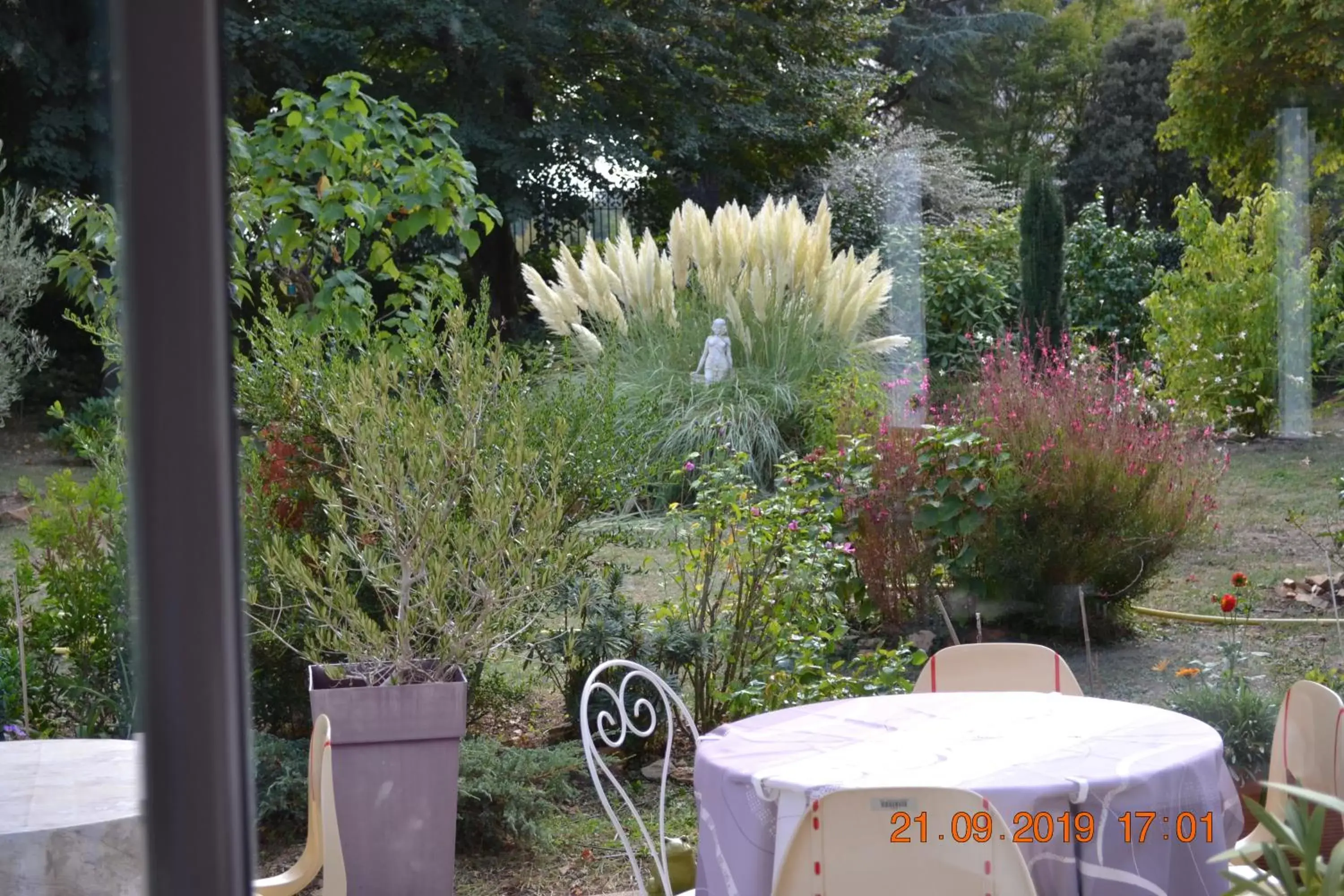 Patio in Hôtel Le Castel