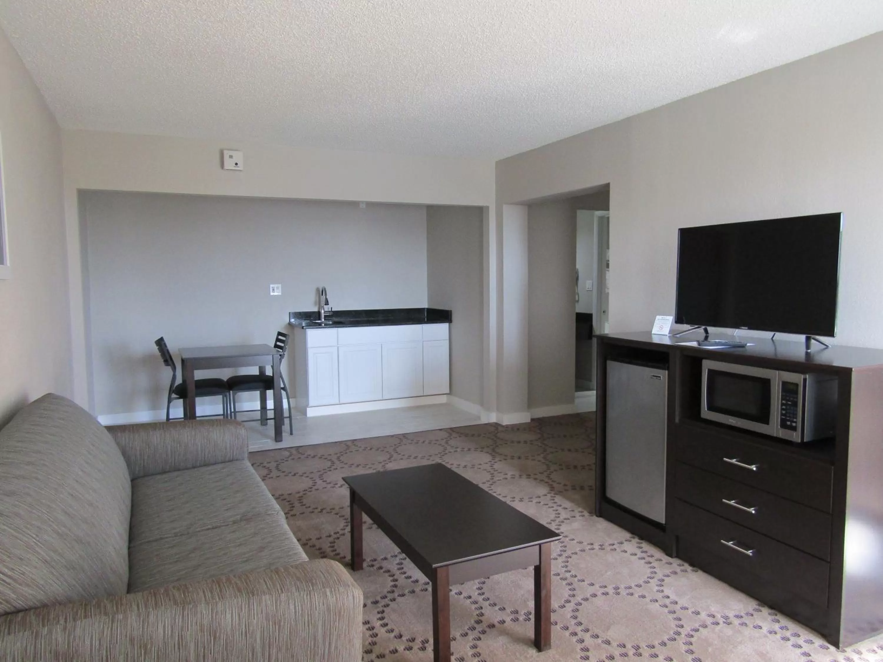 King Suite with Sofa Bed - Non-Smoking in Quality Inn & Suites Kissimmee by The Lake