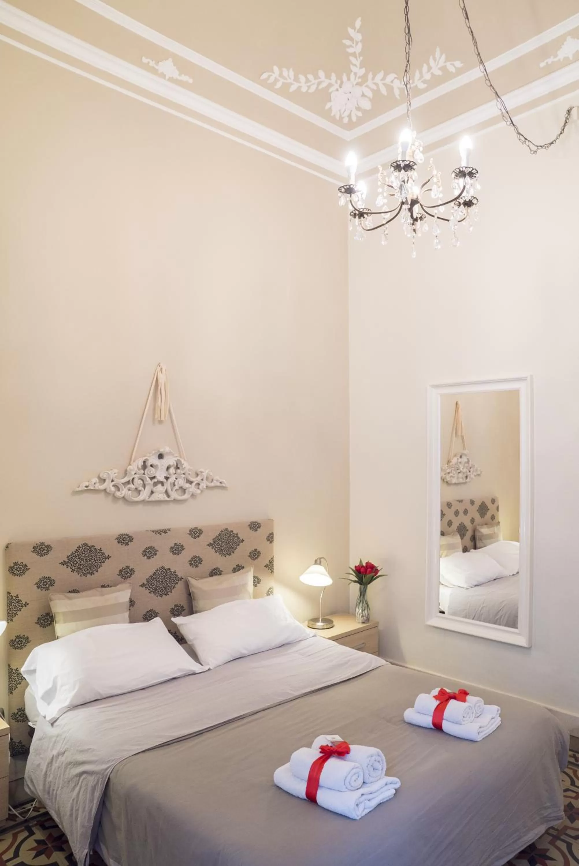 Photo of the whole room, Bed in RossoCorallo B&B