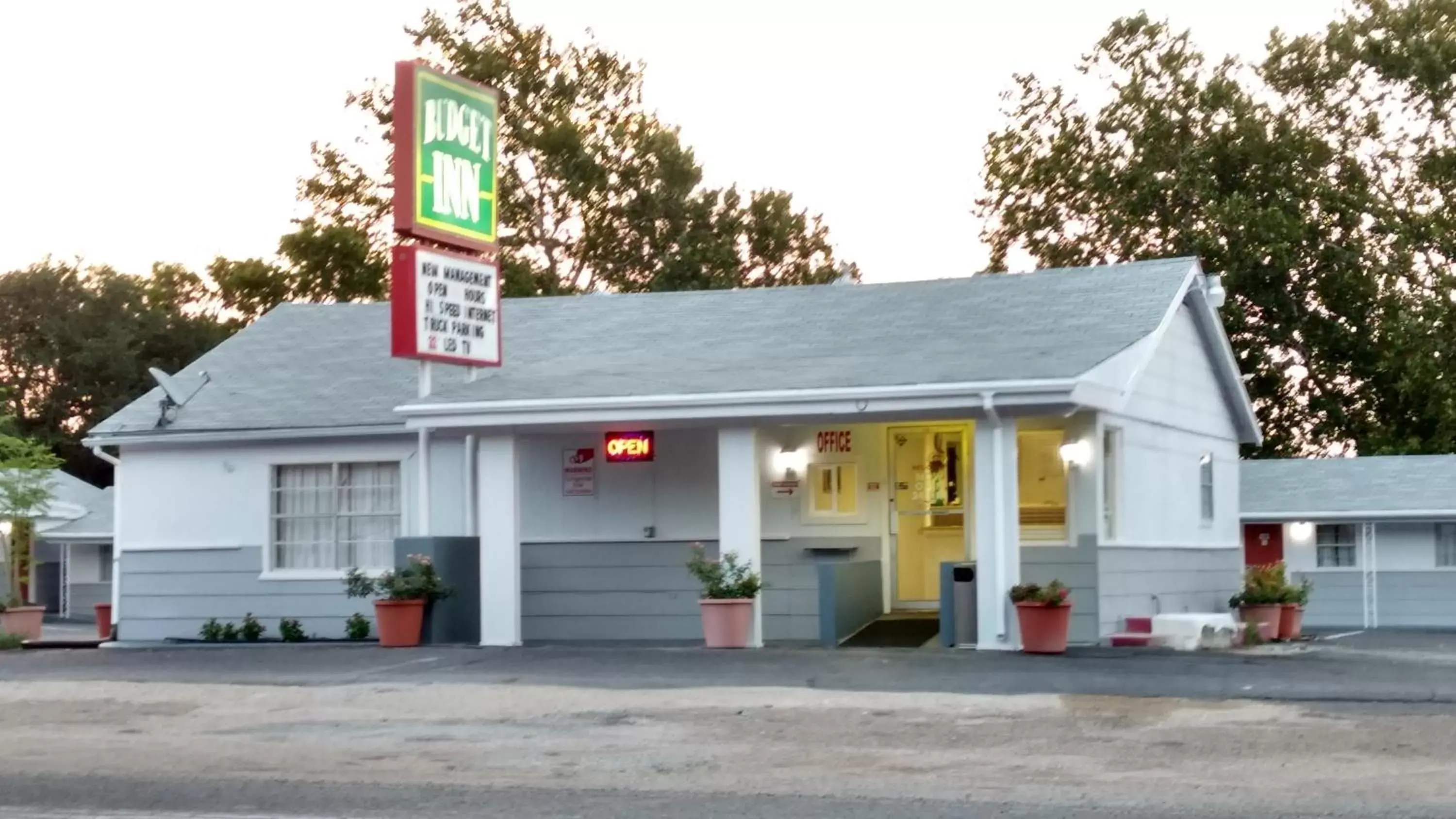 Lobby or reception, Property Building in Budget Inn Hamilton