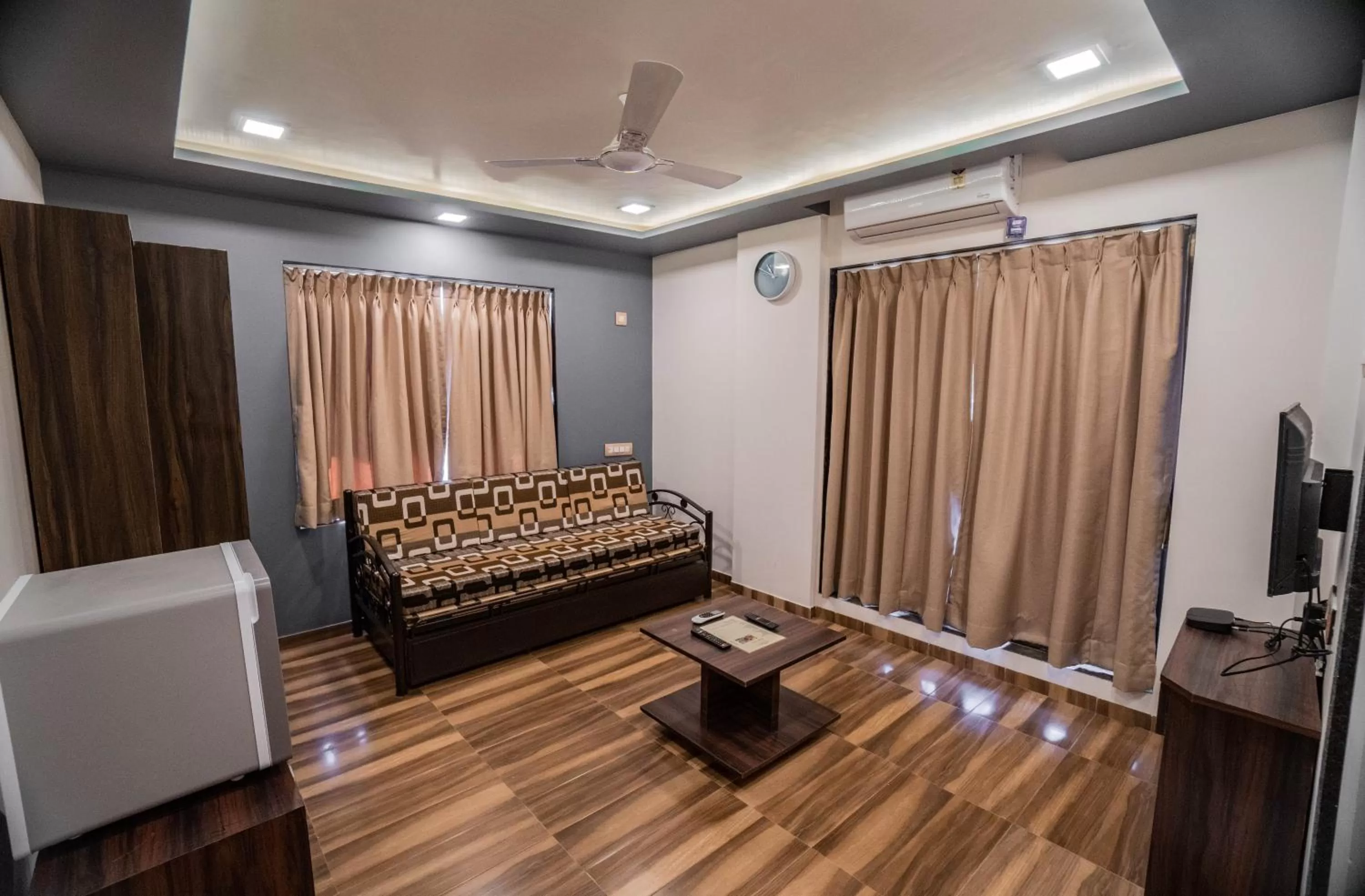 Living room, Seating Area in Pooja Villa Suites-Rooms and Pool, Igatpuri