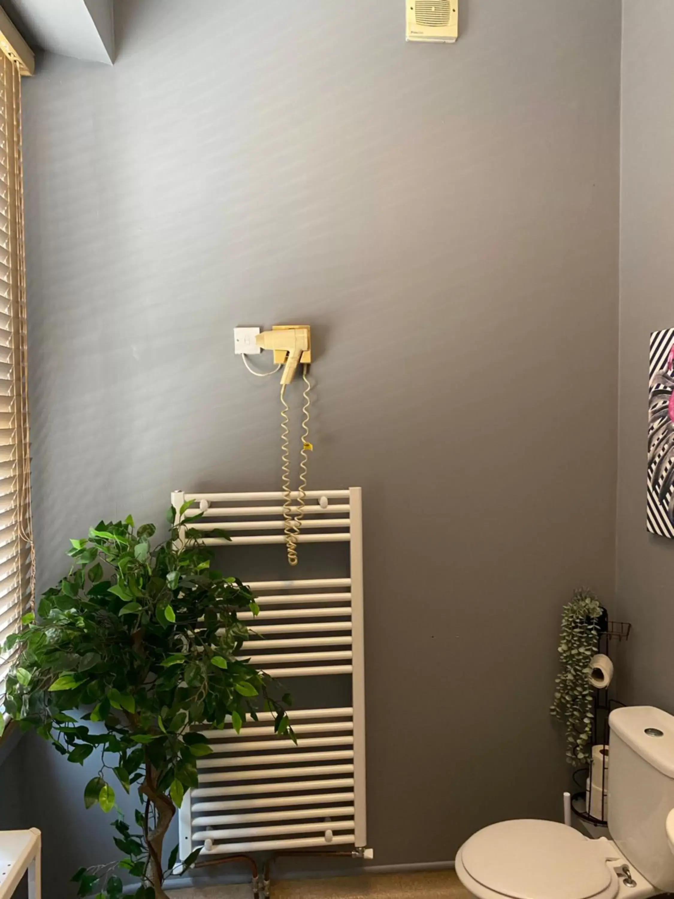 Bathroom in Bay view rooms at Mentone Hotel