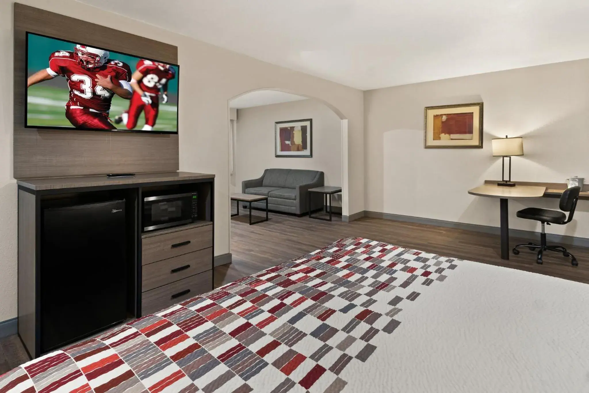 Photo of the whole room, TV/Entertainment Center in Red Roof Inn & Suites Irving - DFW Airport South