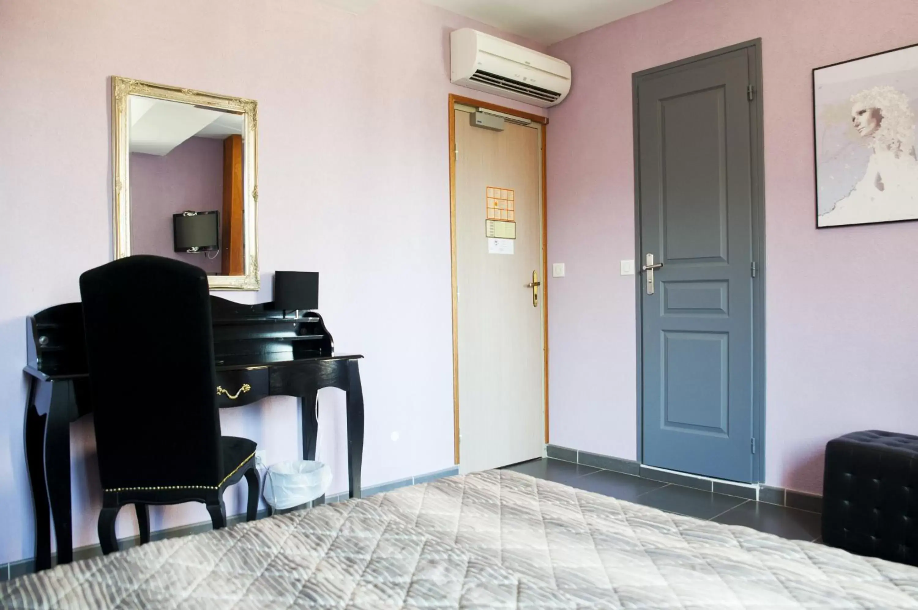 Bedroom in Splendid Hôtel