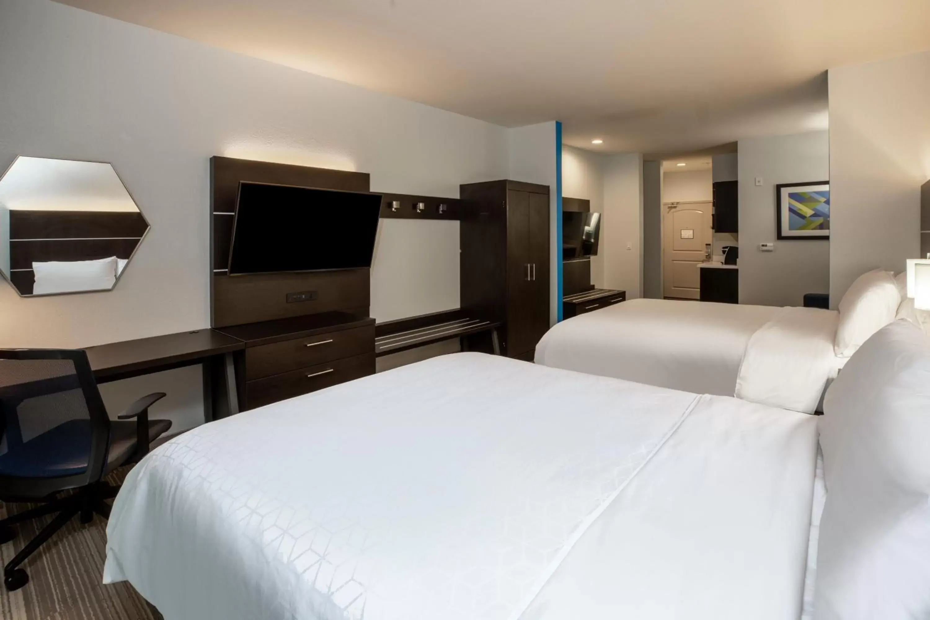 Photo of the whole room, Bed in Holiday Inn Express & Suites Rockport - Bay View by IHG Photo of the whole room, Bed in Holiday Inn Express & Suites Rockport - Bay View by IHG