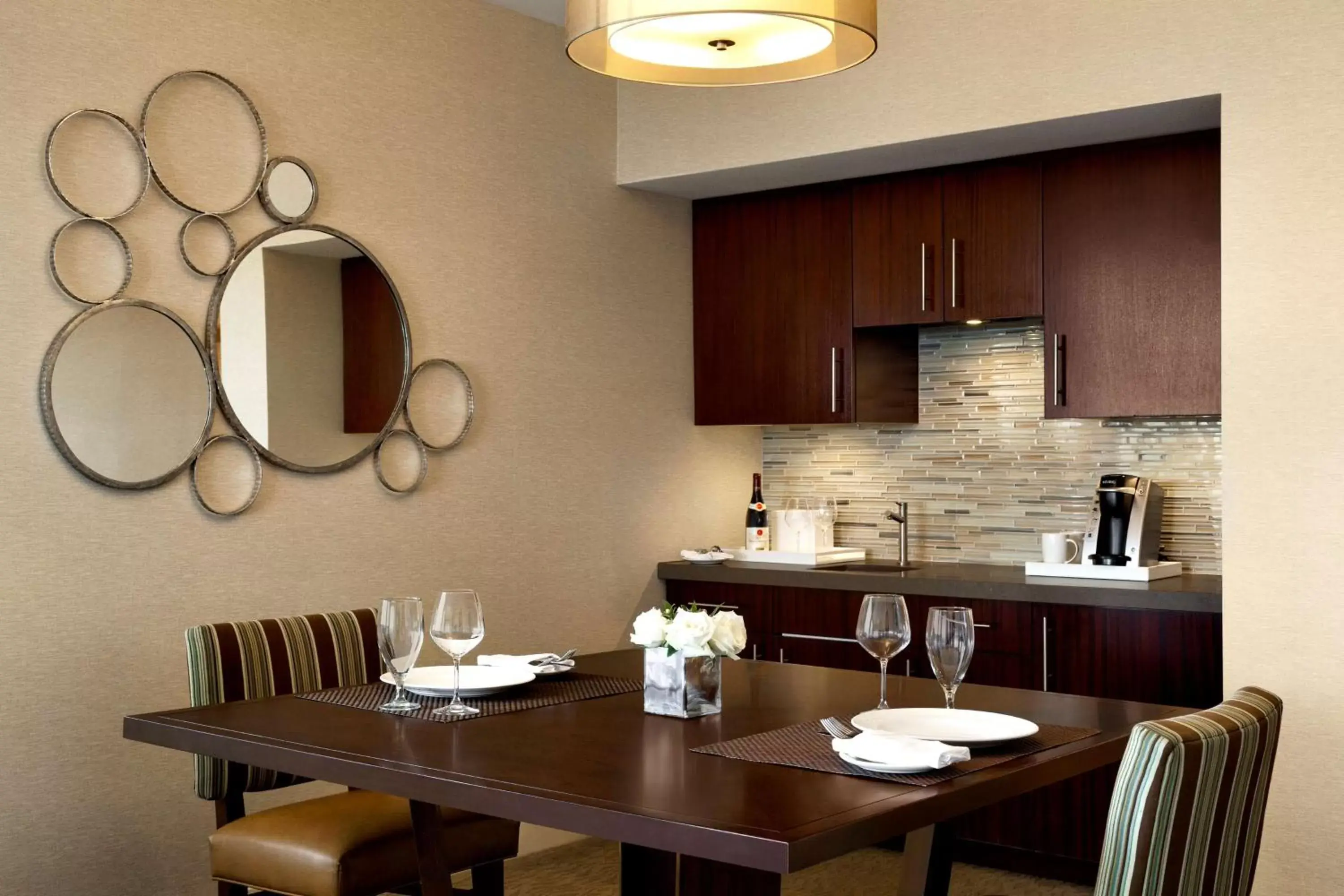 Kitchen or kitchenette, Dining Area in Cape Rey Carlsbad Beach, A Hilton Resort & Spa