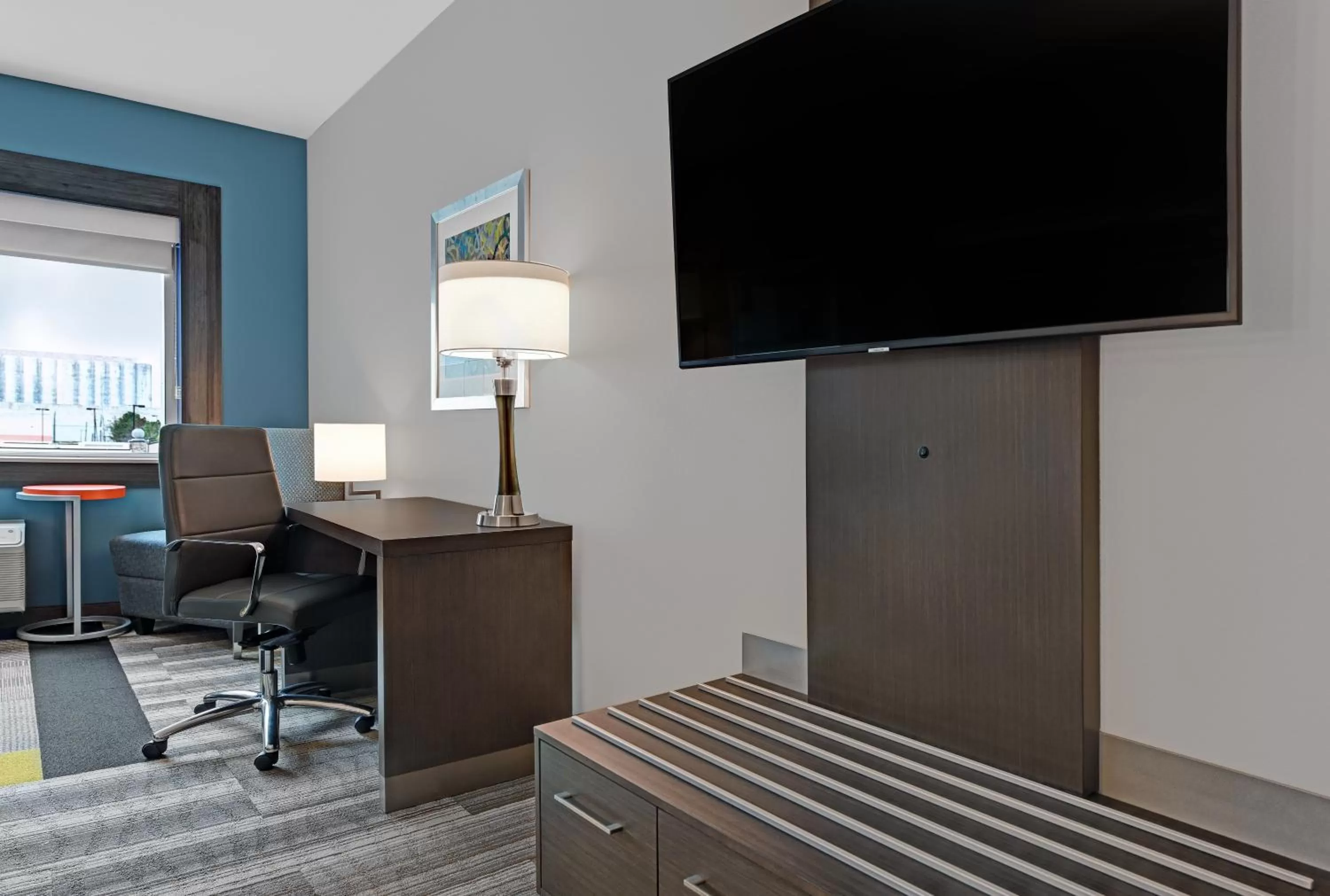 Photo of the whole room in Holiday Inn Express & Suites Memorial – CityCentre by IHG