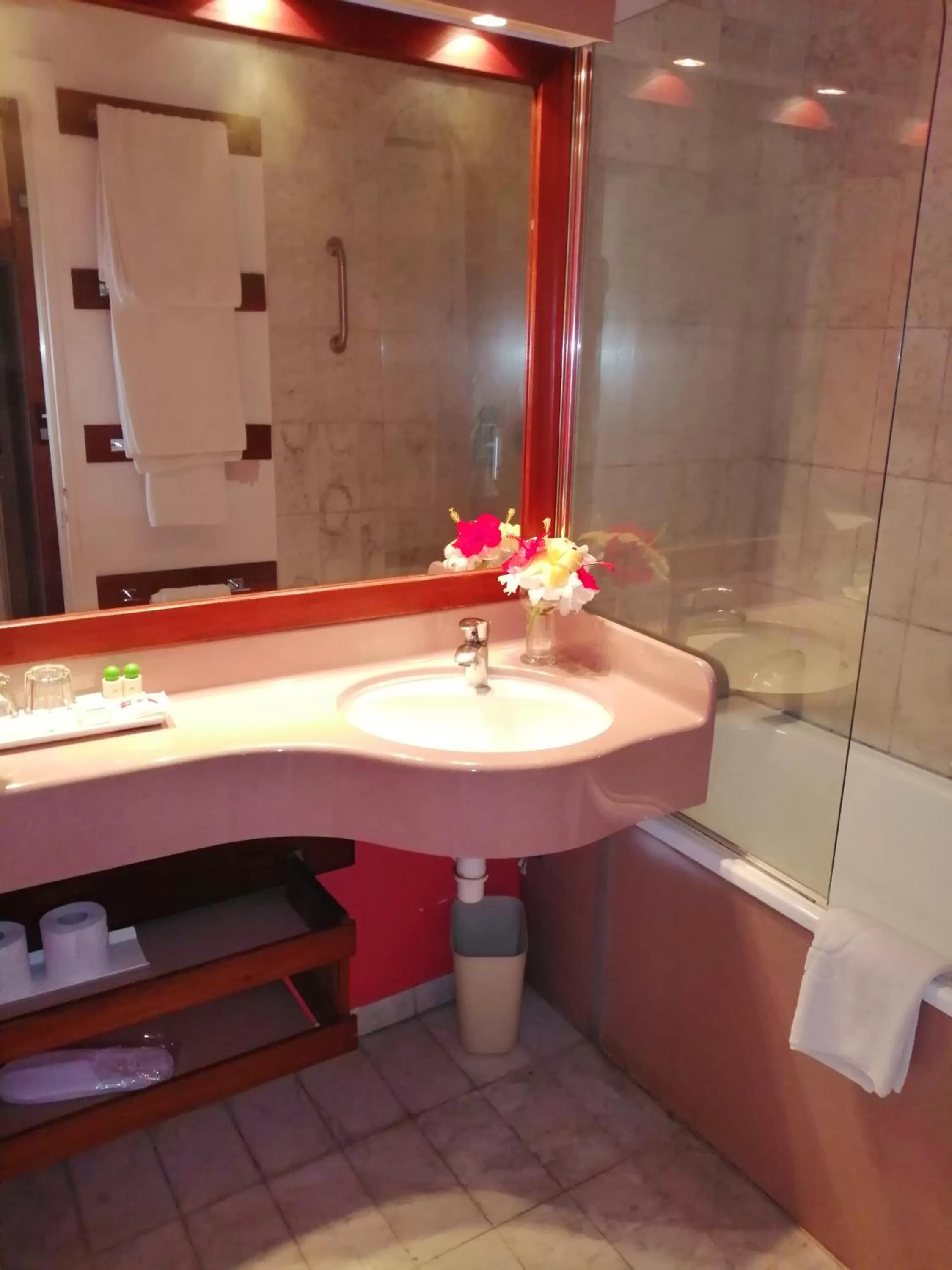 Shower in Hotel Jardin Savana Dakar