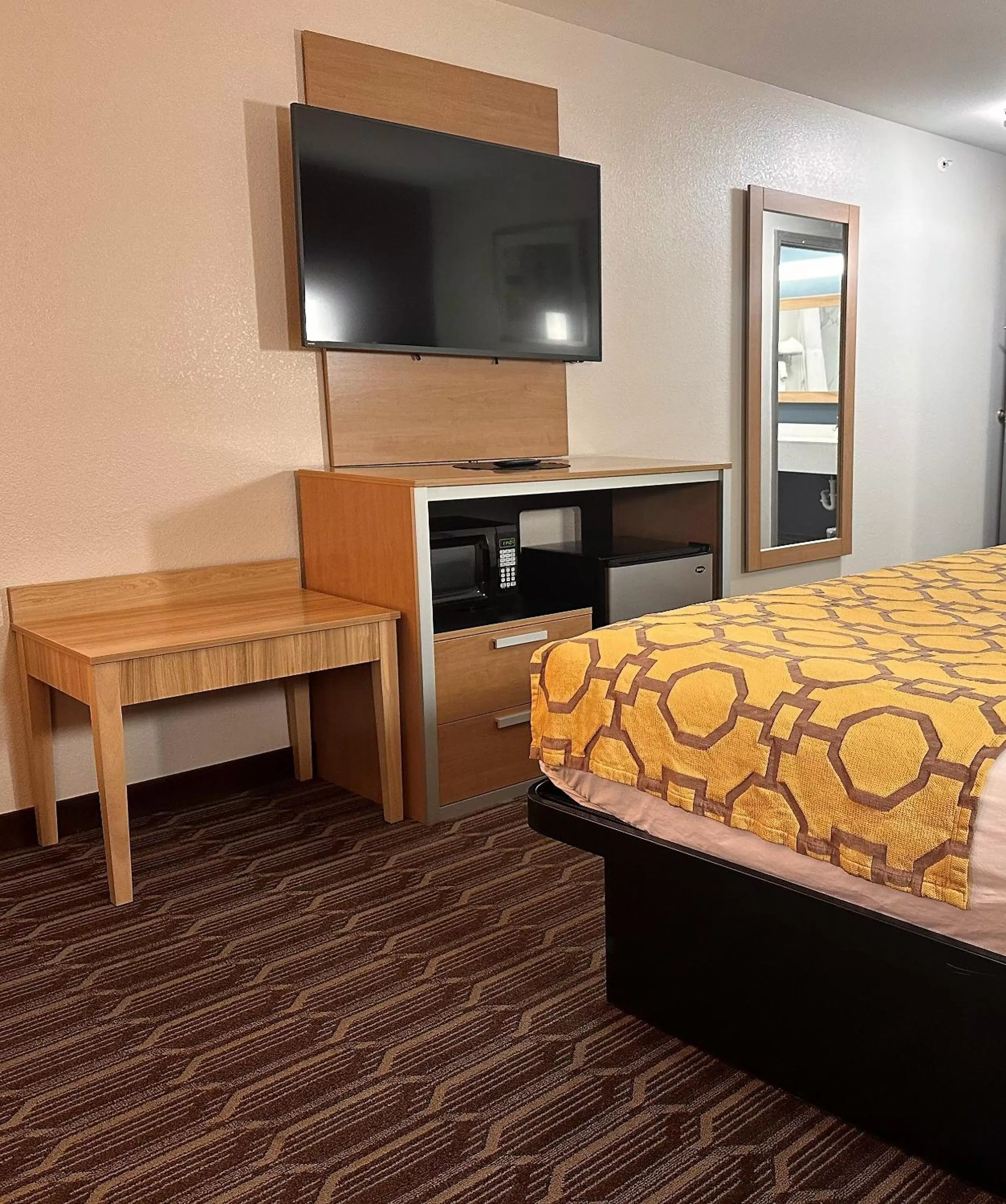 Guests, Bed in Baymont by Wyndham Noblesville