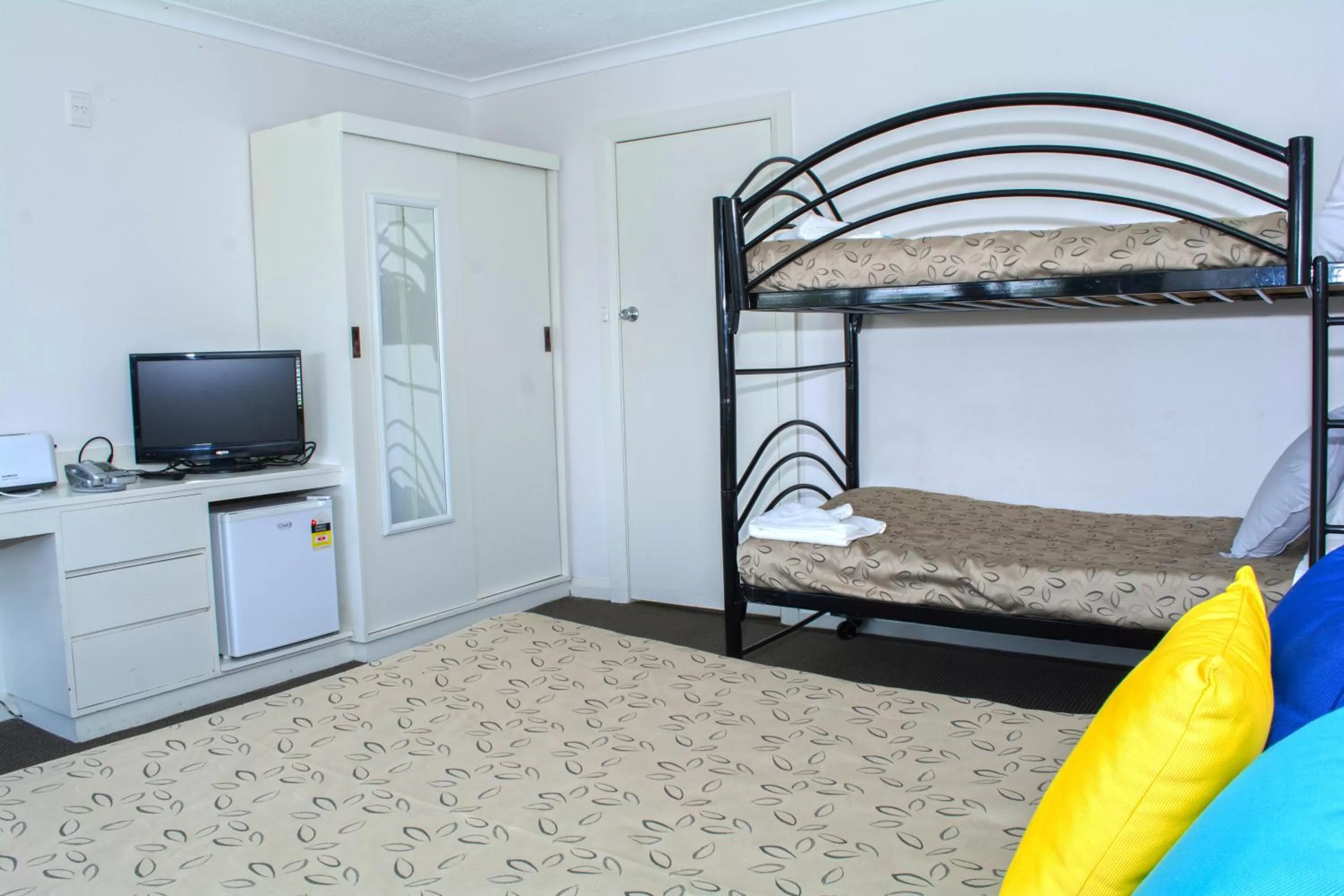 bunk bed, Bed in Alexander Motor Inn