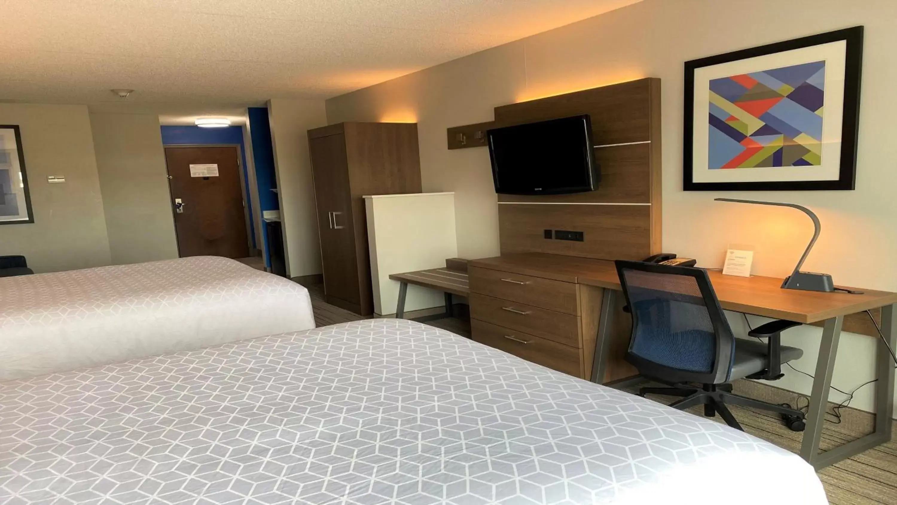 Photo of the whole room, Bed in Holiday Inn Express Hotel & Suites Somerset Central, an IHG Hotel