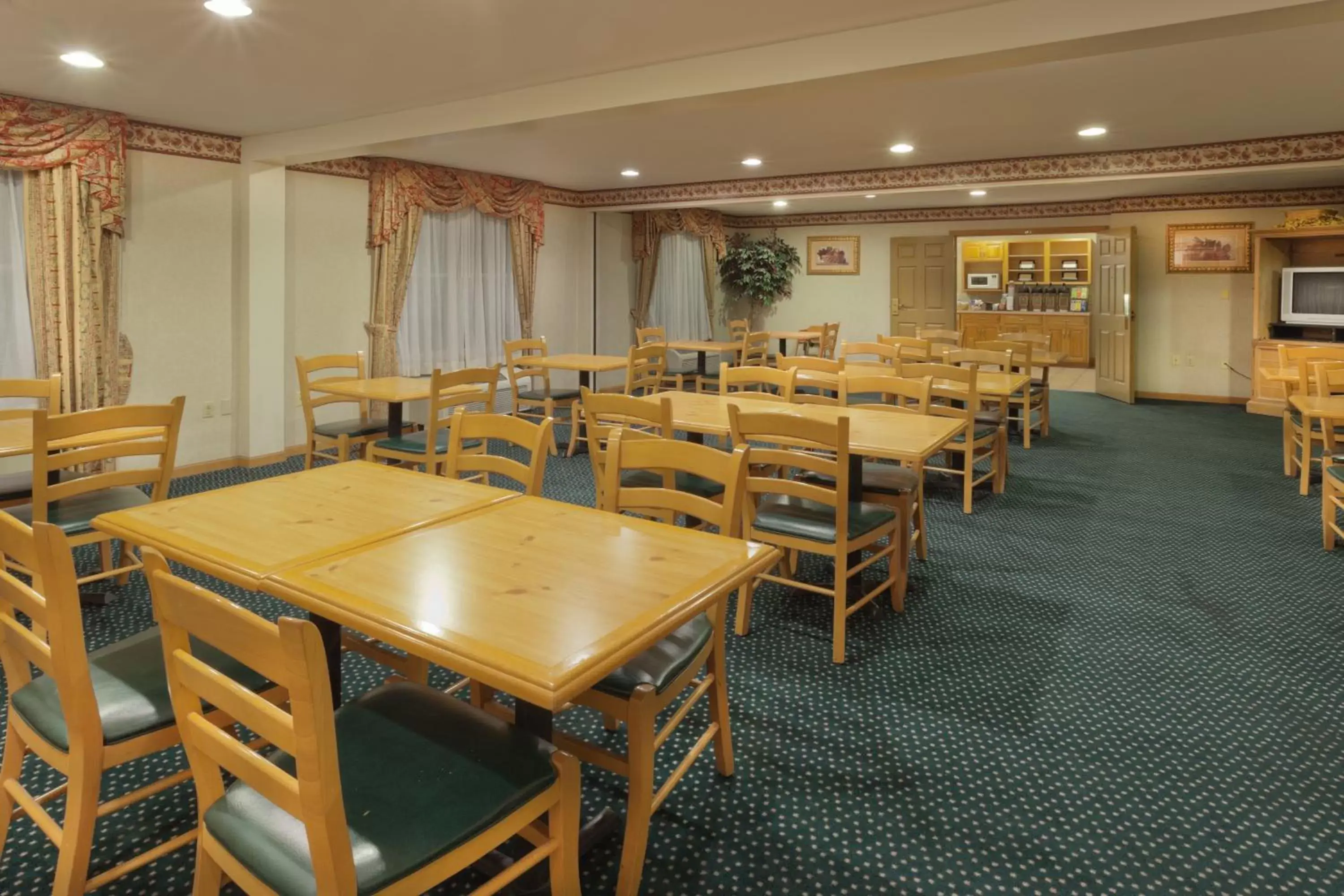 Banquet/Function facilities, Restaurant/Places to Eat in Country Inn & Suites by Radisson, Holland, MI