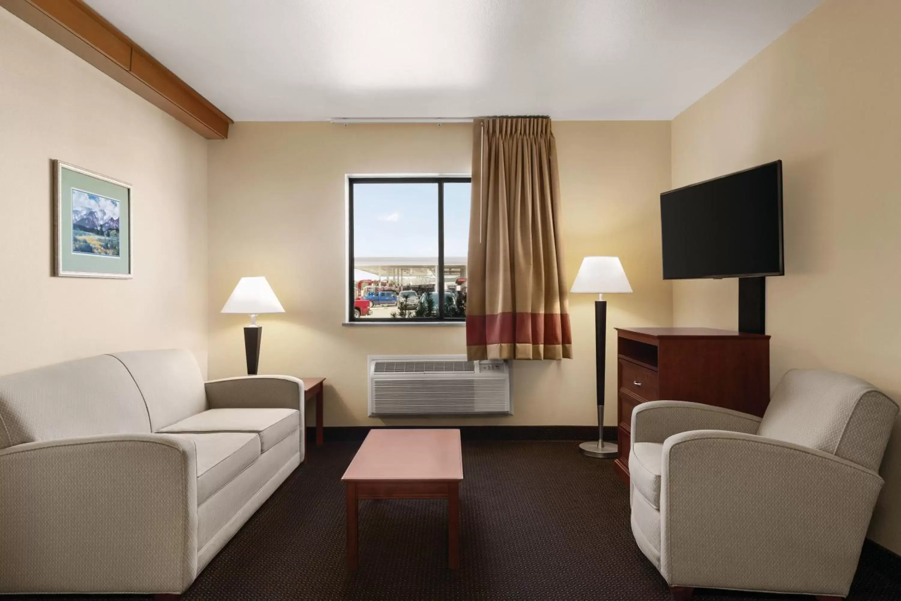 Seating Area in Super 8 by Wyndham Columbus