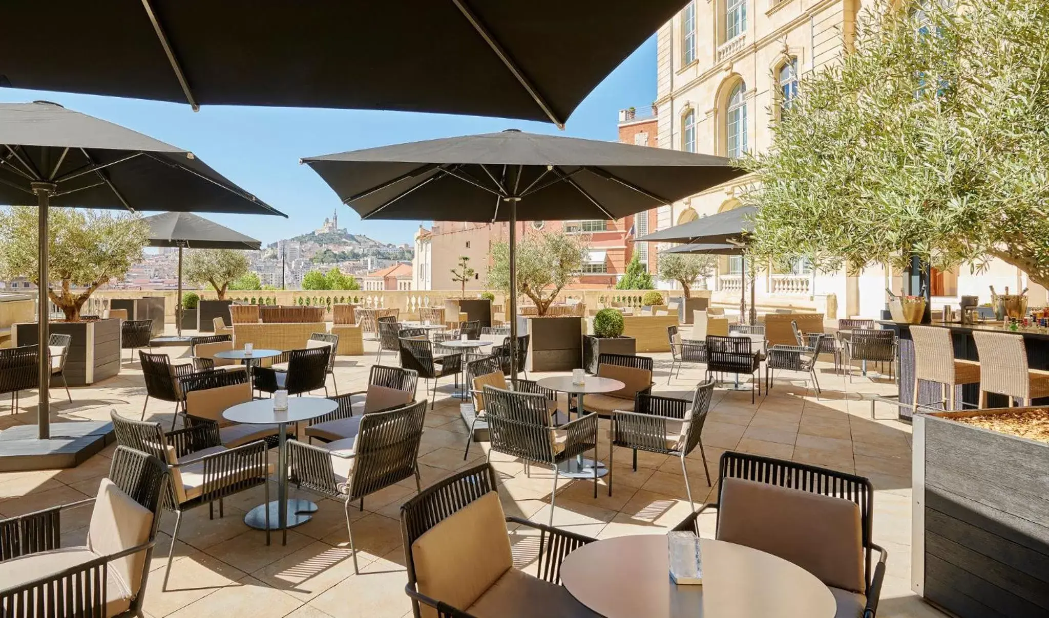 Lounge or bar, Restaurant/Places to Eat in InterContinental Marseille - Hotel Dieu, an IHG Hotel