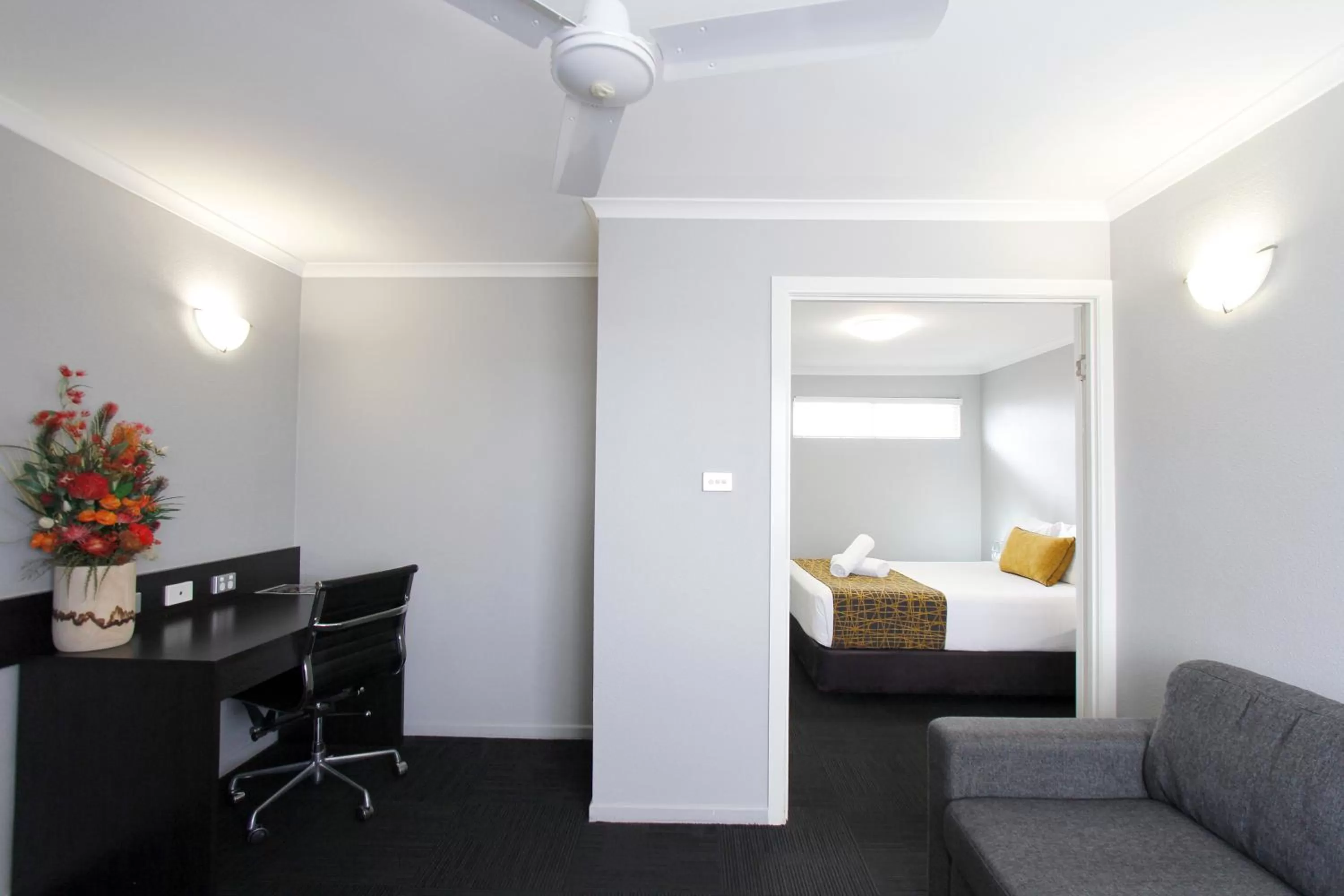 Photo of the whole room, Bed in The Stirling Motel