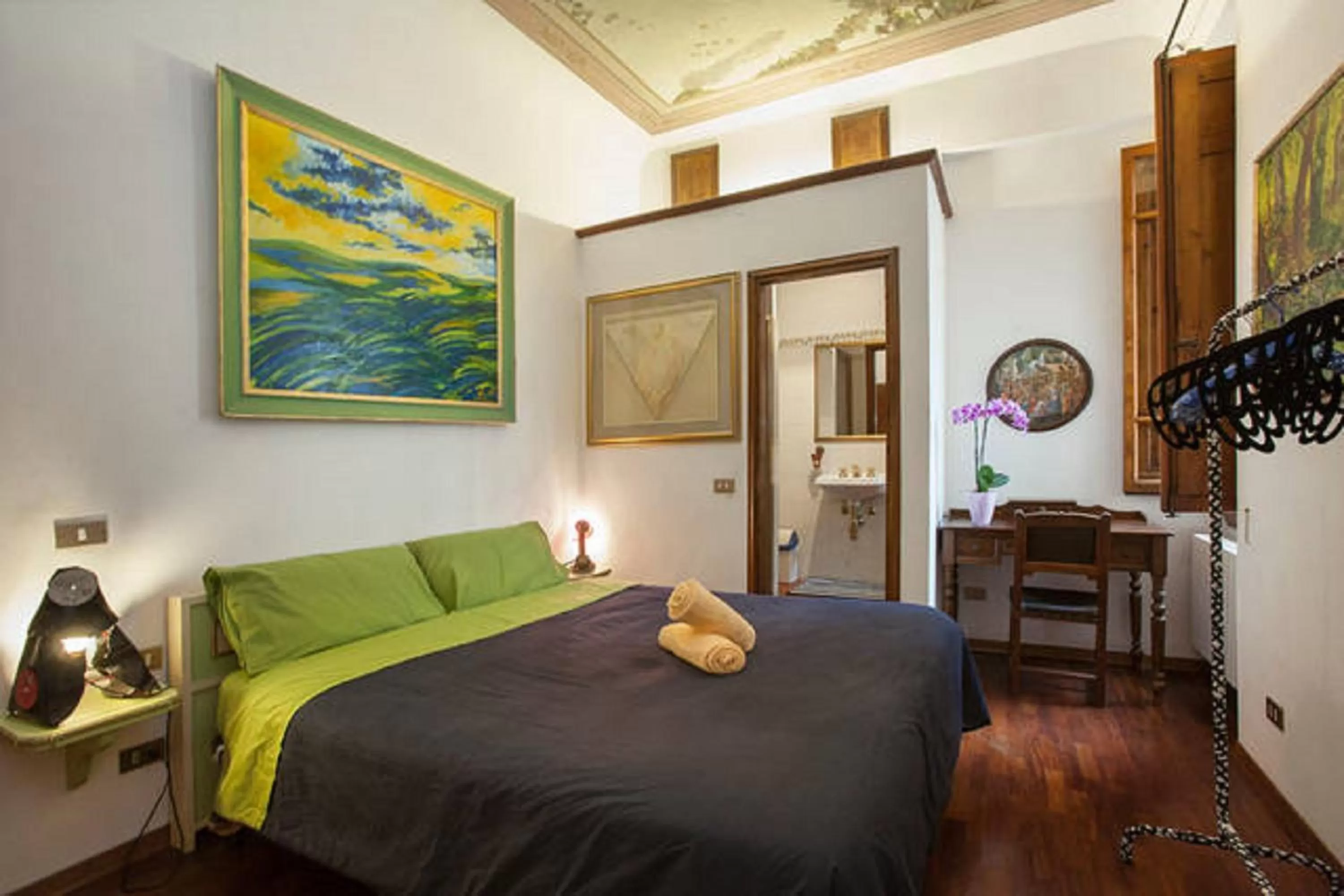 Double Room with Private Bathroom in Strange Uncle B&B