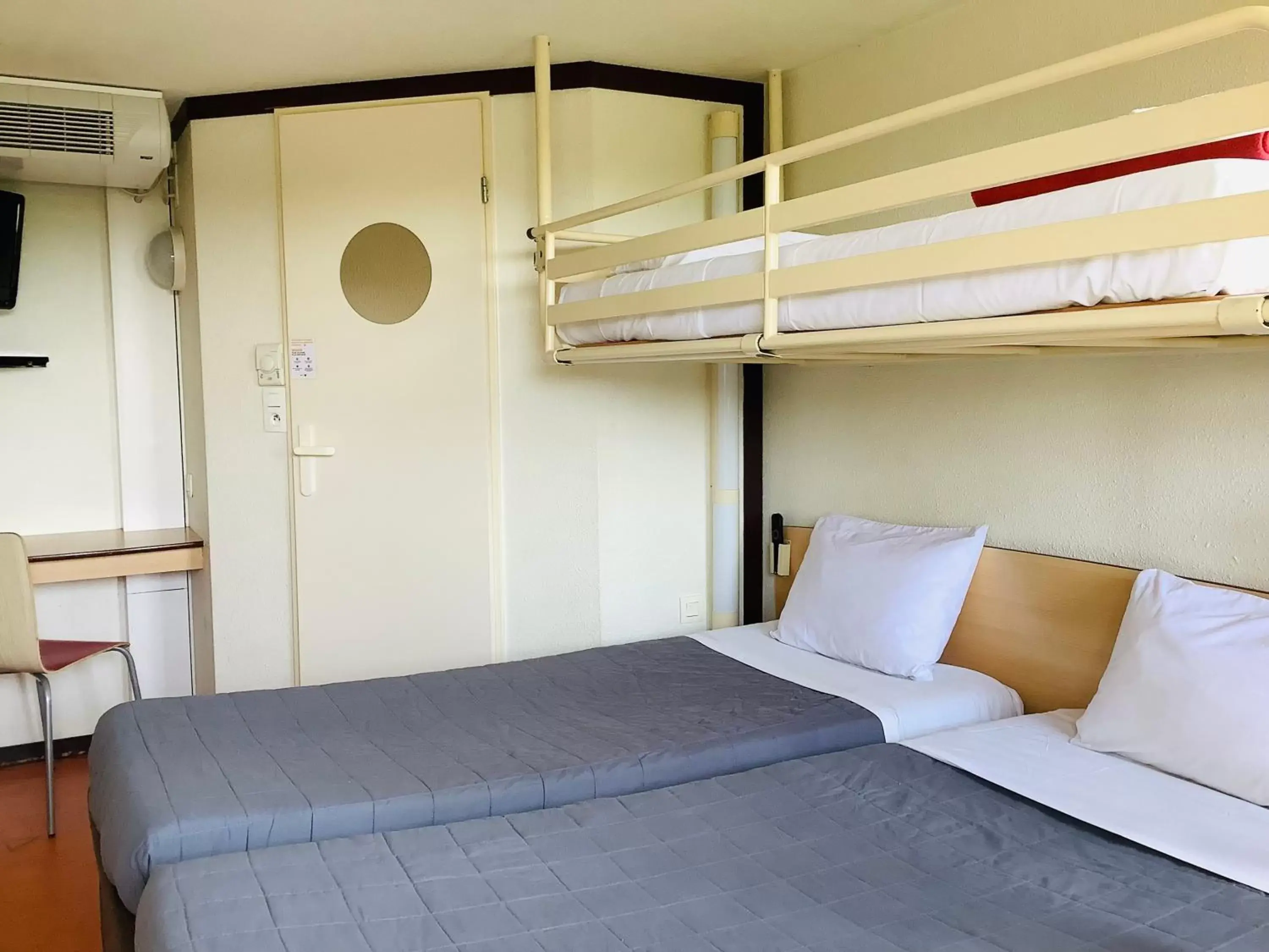 Bedroom in Première Classe Chateauroux - Saint Maur