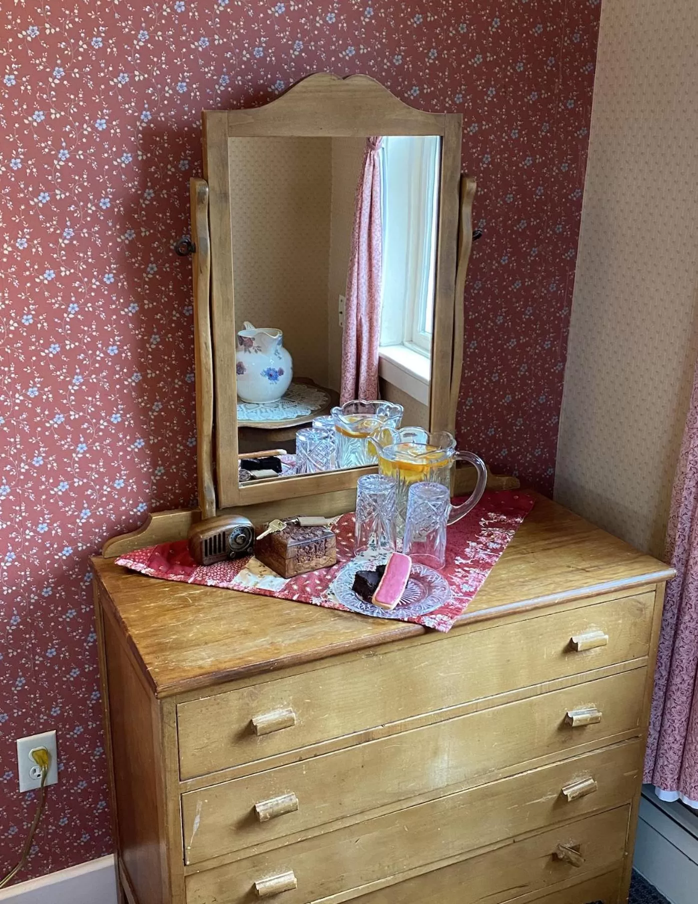 TV/Entertainment Center in Orcas Hotel