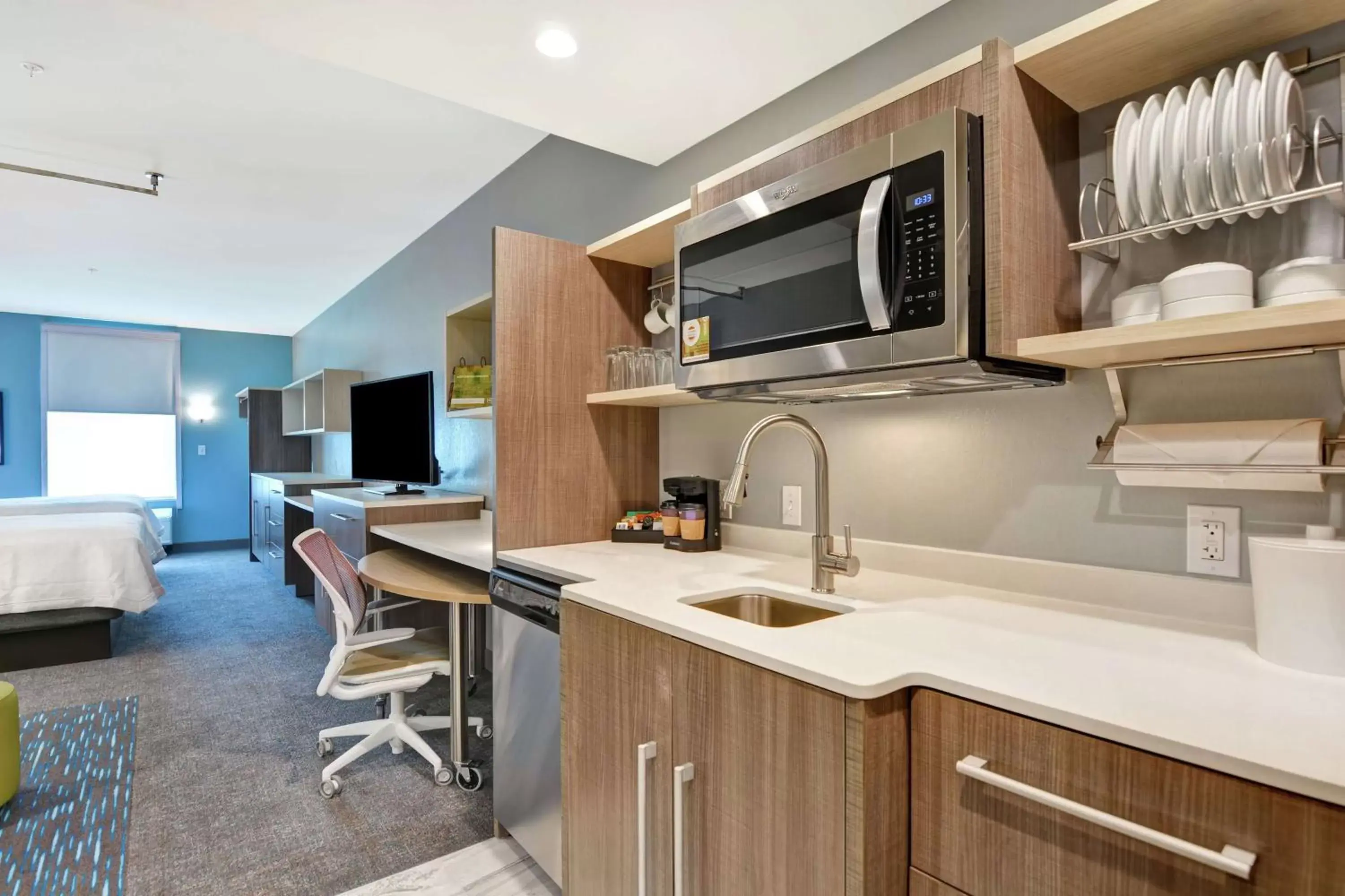 Kitchen or kitchenette, Kitchen/Kitchenette in Home2 Suites By Hilton Jacksonville South St Johns Town Ctr