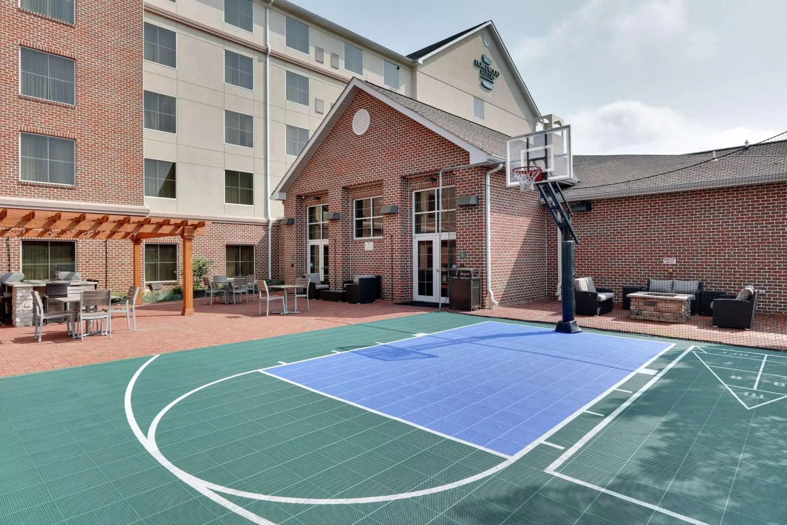 Property building, Swimming Pool in Homewood Suites Hagerstown