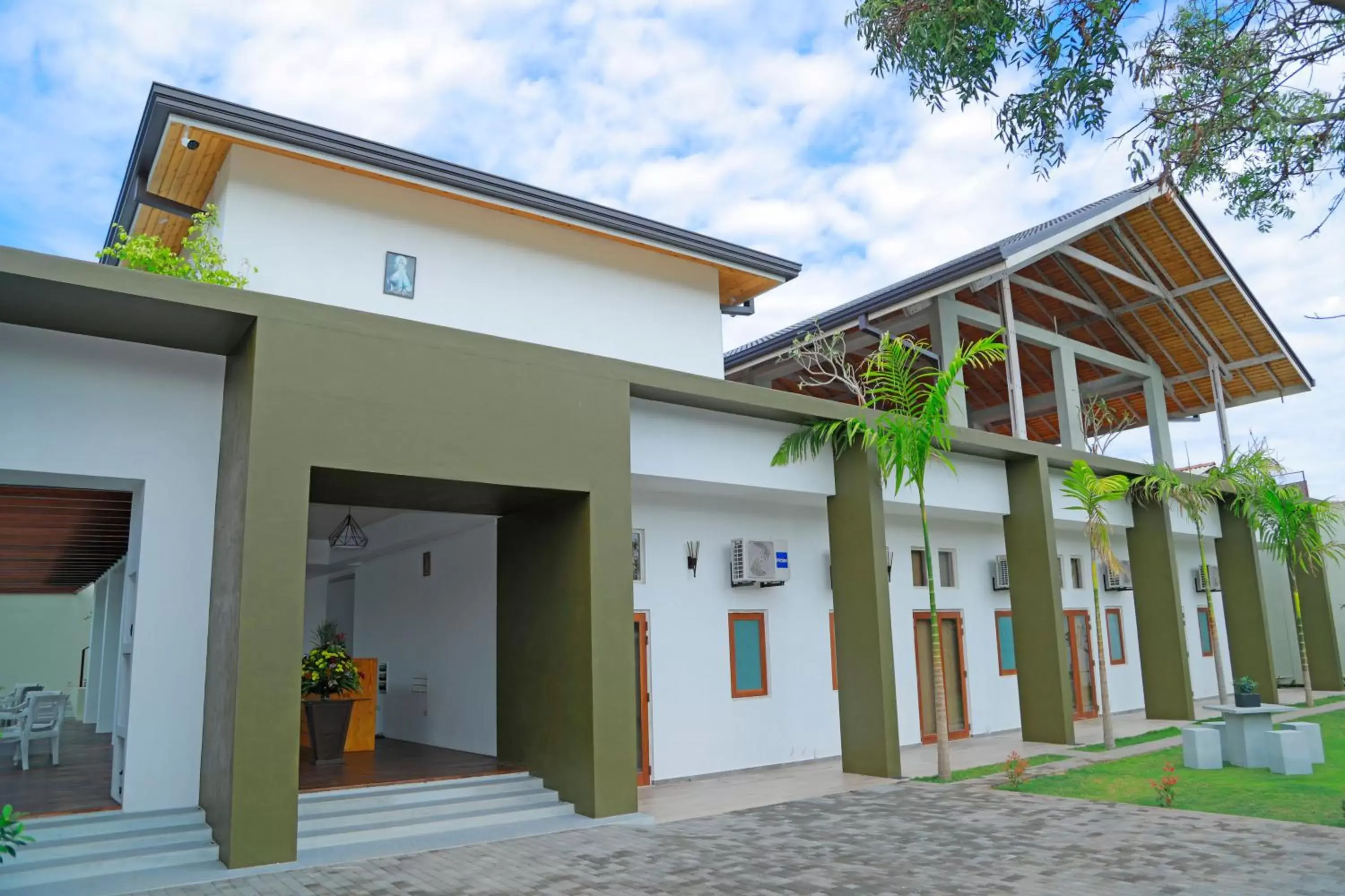 Facade/entrance, Property Building in Hotel Cloud 9 Negombo
