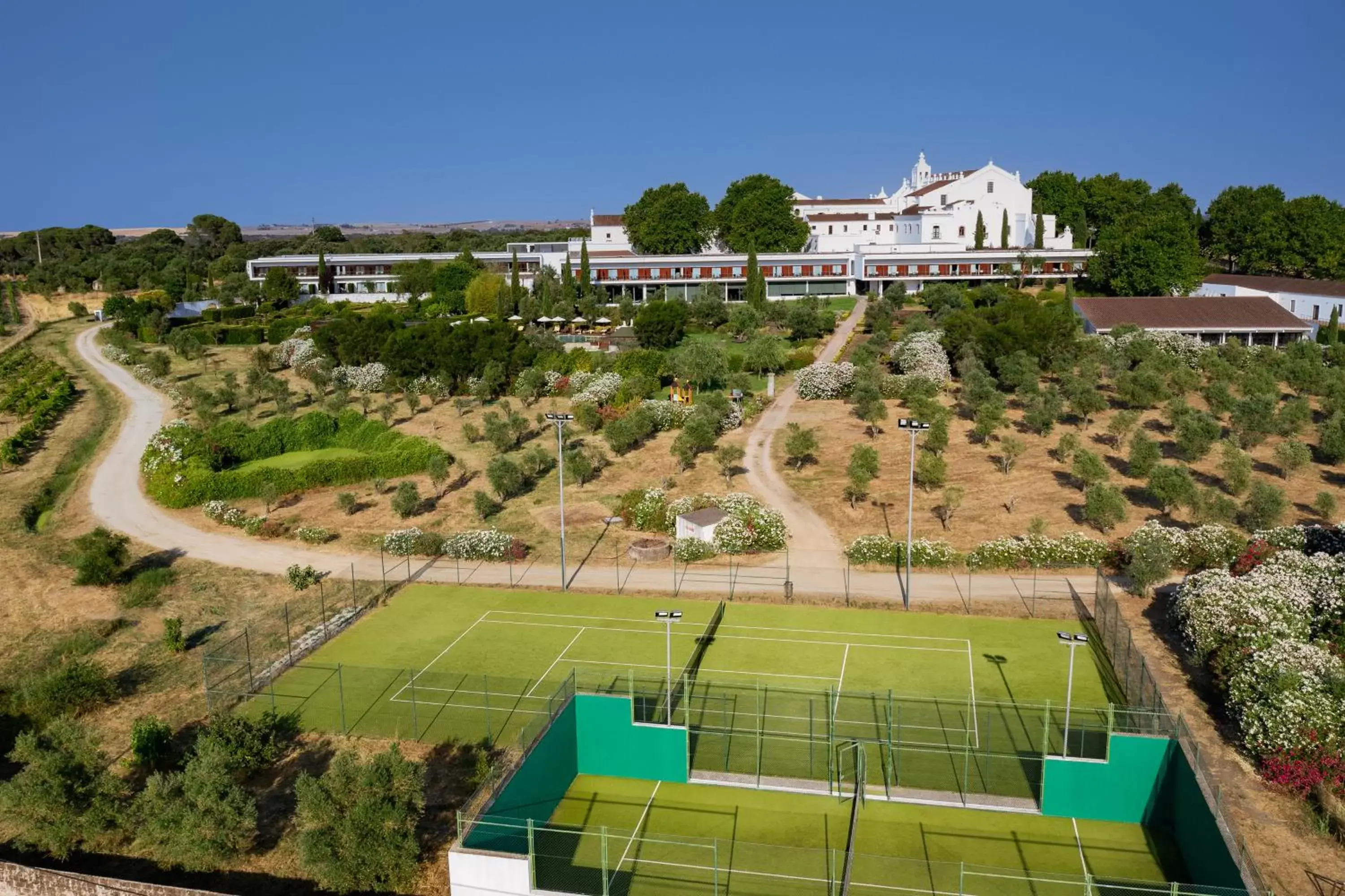 Tennis court, Tennis/Squash in Convento do Espinheiro, Historic Hotel & Spa