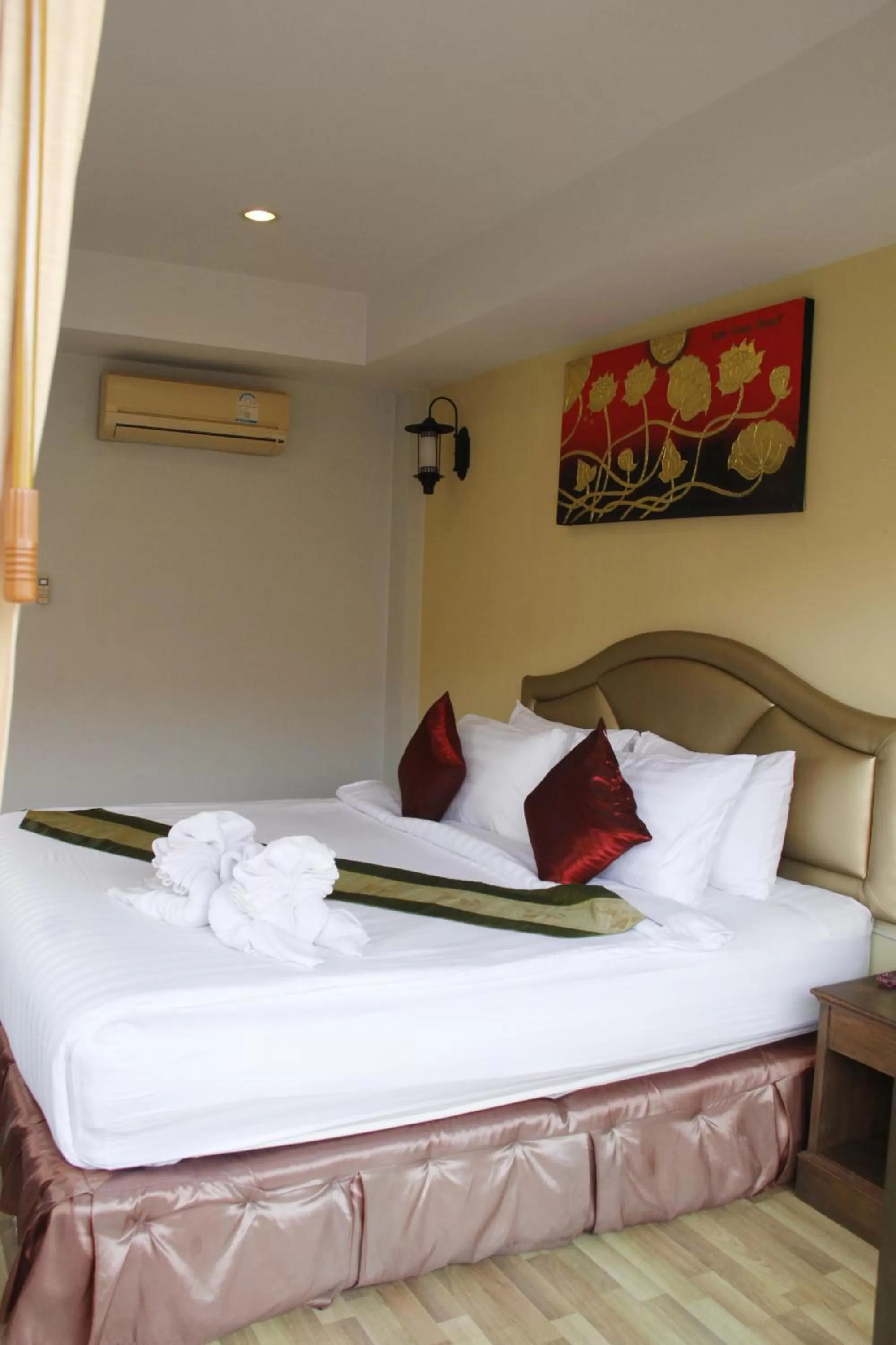 Bed in Luckswan Resort Chiang Rai - SHA Extra Plus