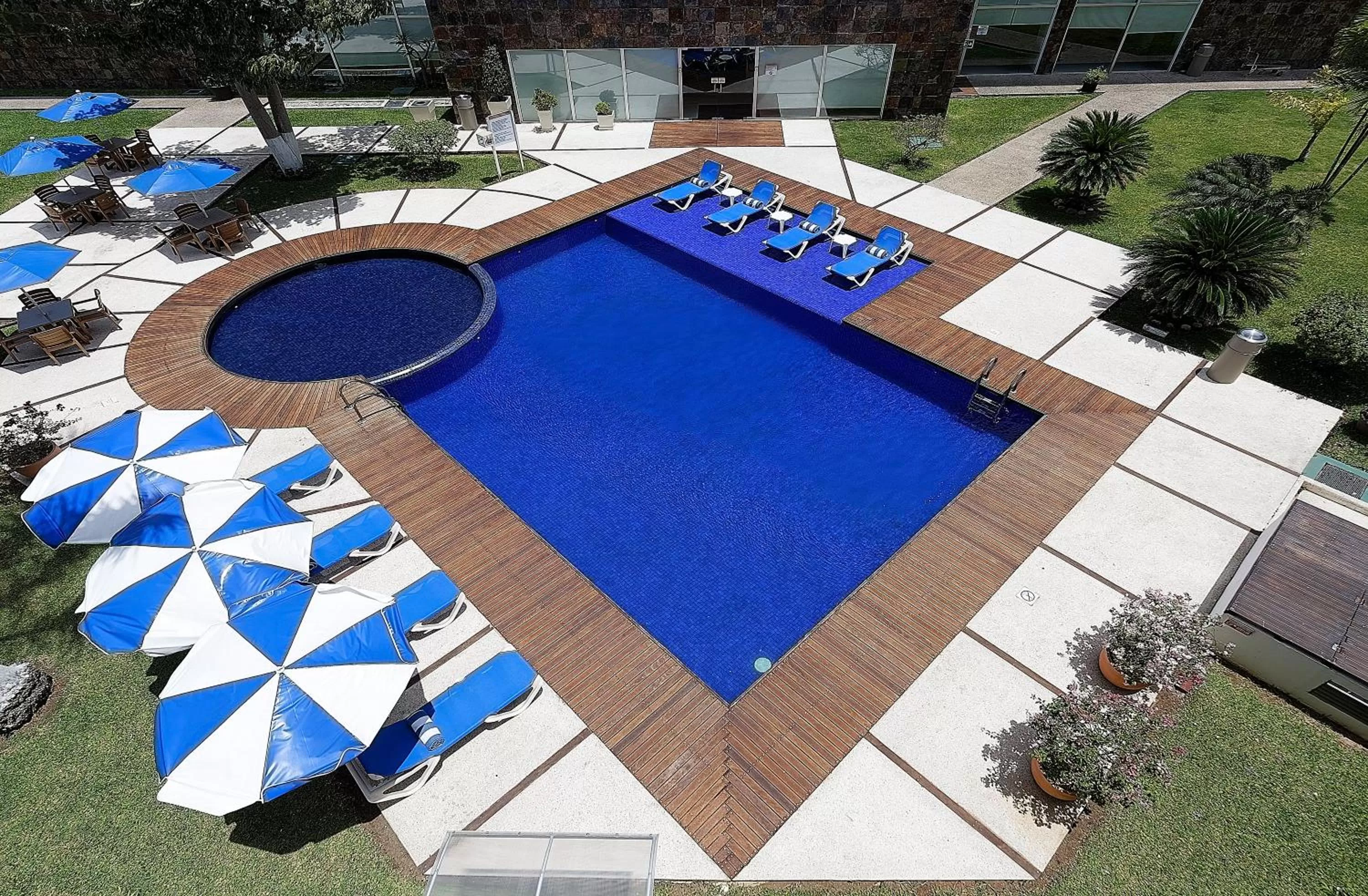 Swimming pool in Holiday Inn Express Villahermosa by IHG