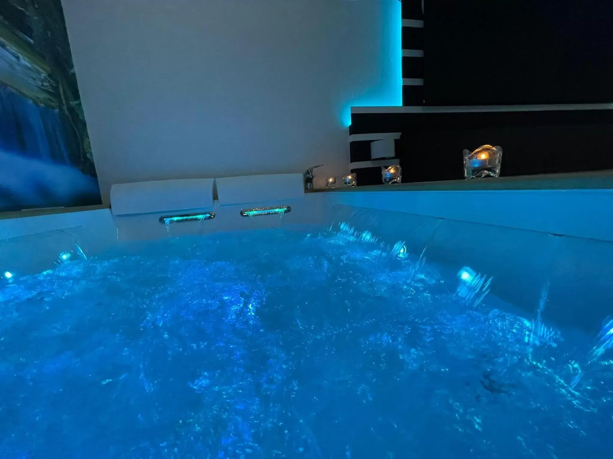 Hot Tub, Swimming Pool in Suite Ciclopi Acitrezza