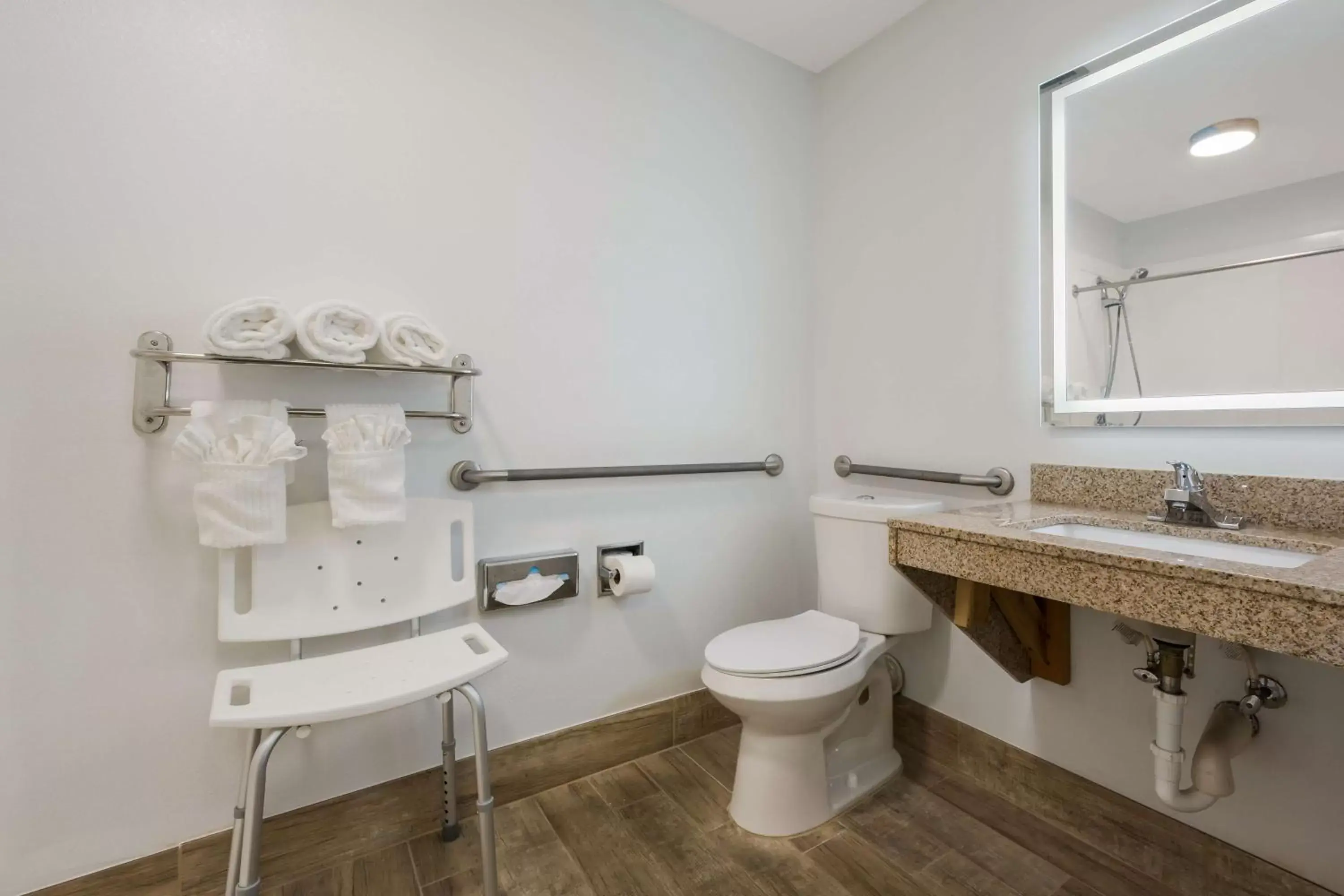 Bathroom in SureStay Hotel By Best Western Tuscaloosa Southeast