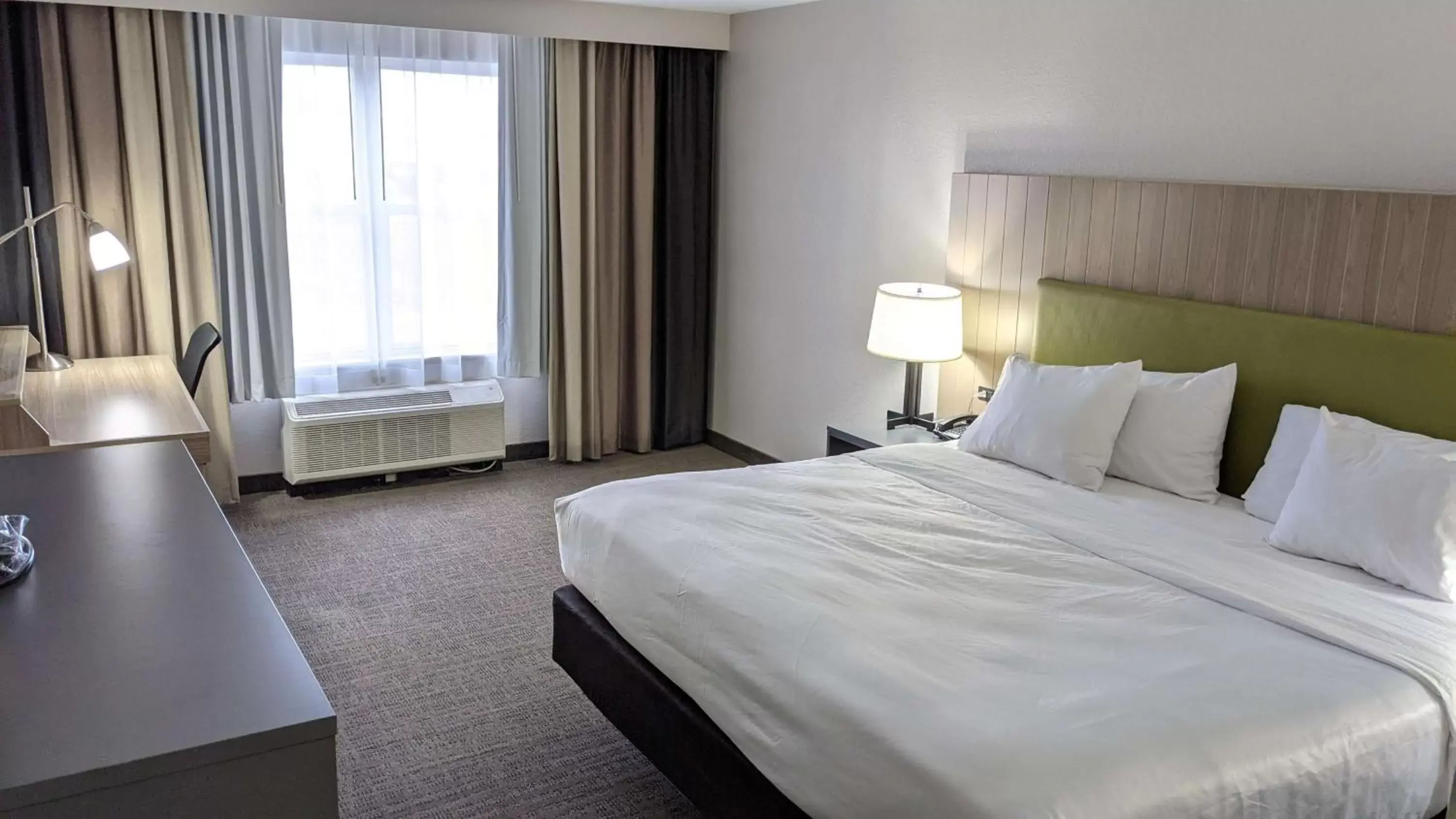 Photo of the whole room, Bed in Country Inn & Suites by Radisson, Cincinnati Airport, KY