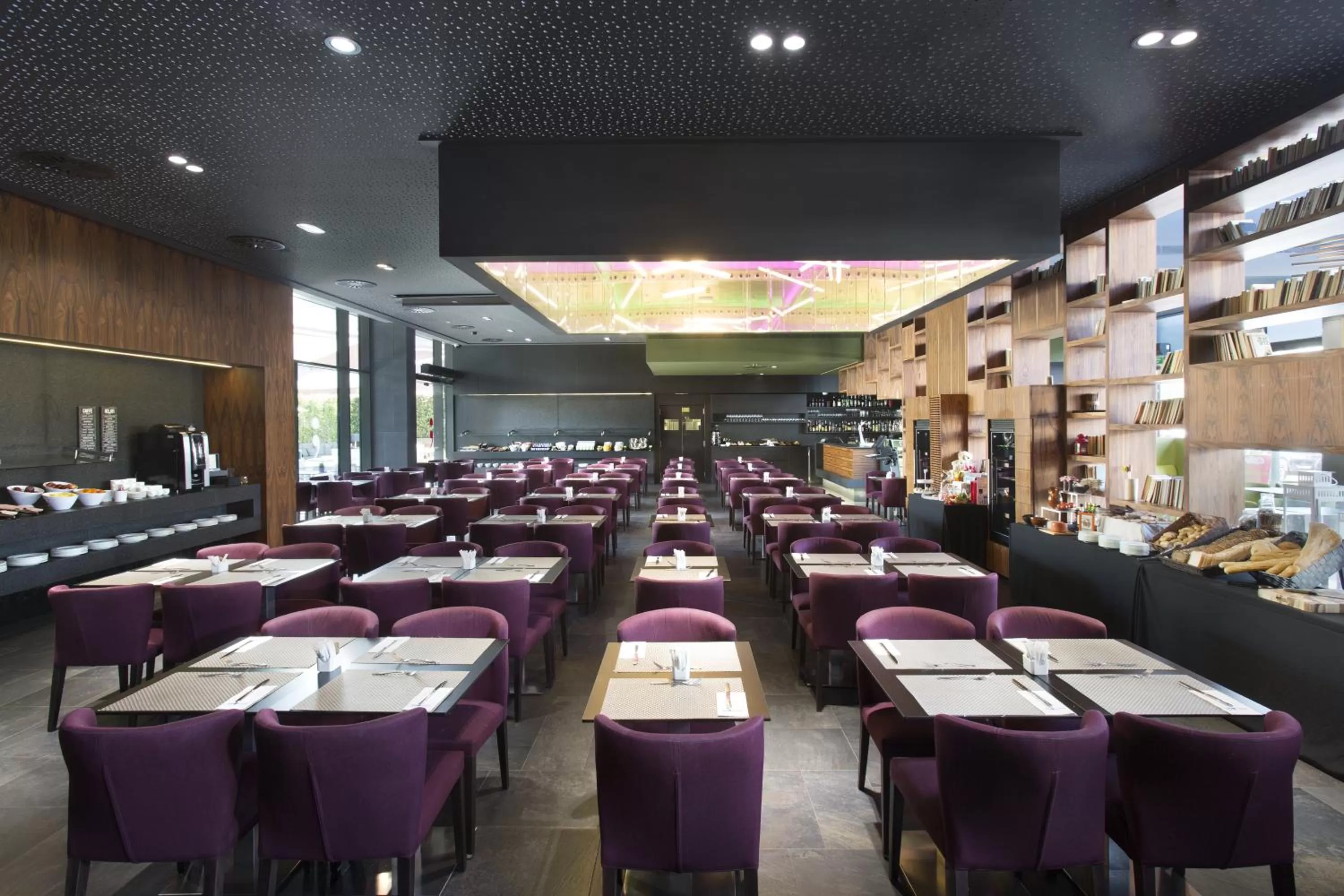 Restaurant/places to eat in Hotel SB Plaza Europa