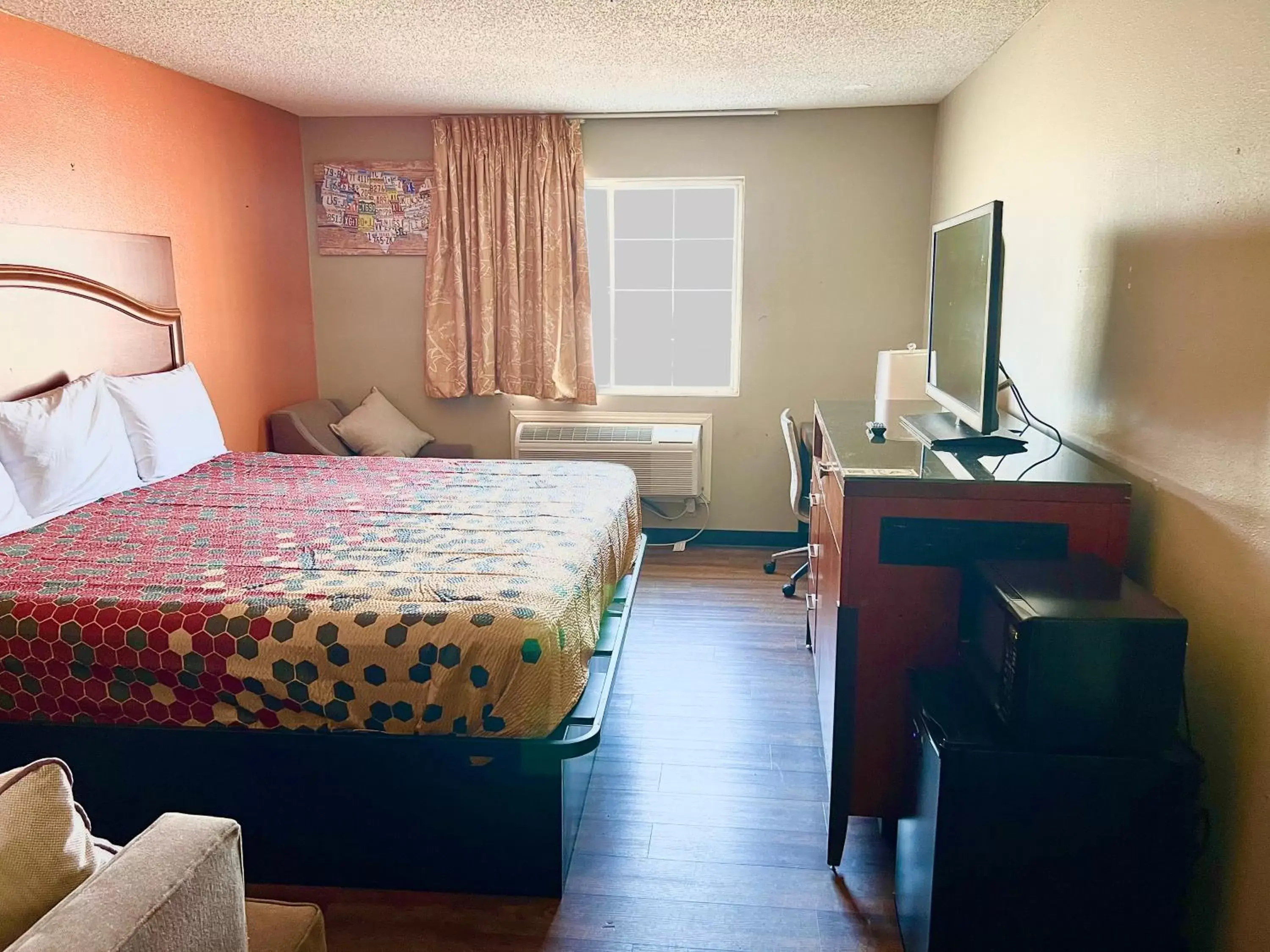 Photo of the whole room, Bed in Econo Lodge San Antonio near SeaWorld - Medical Center