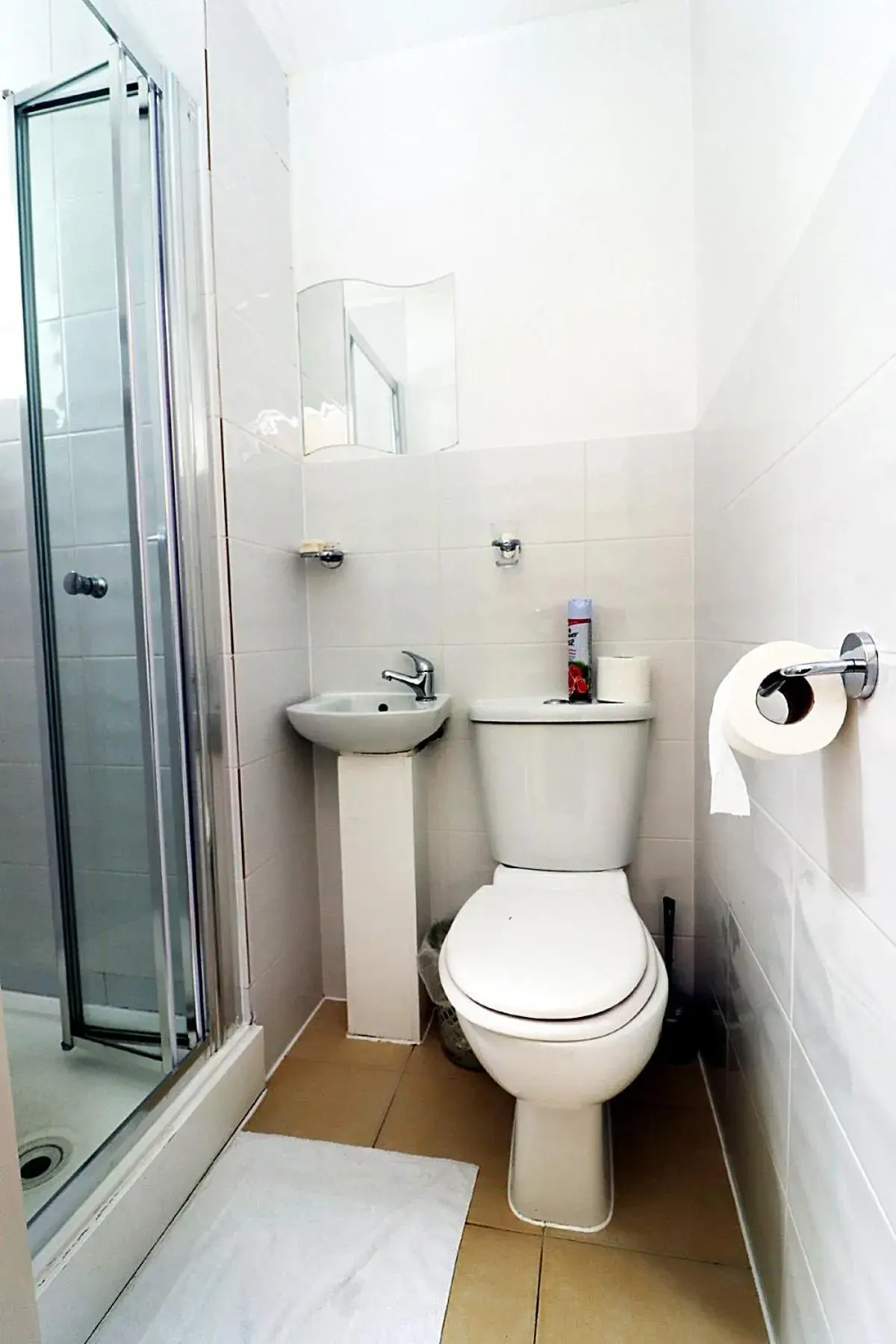 Shower, Bathroom in Kings Cross Hotel London