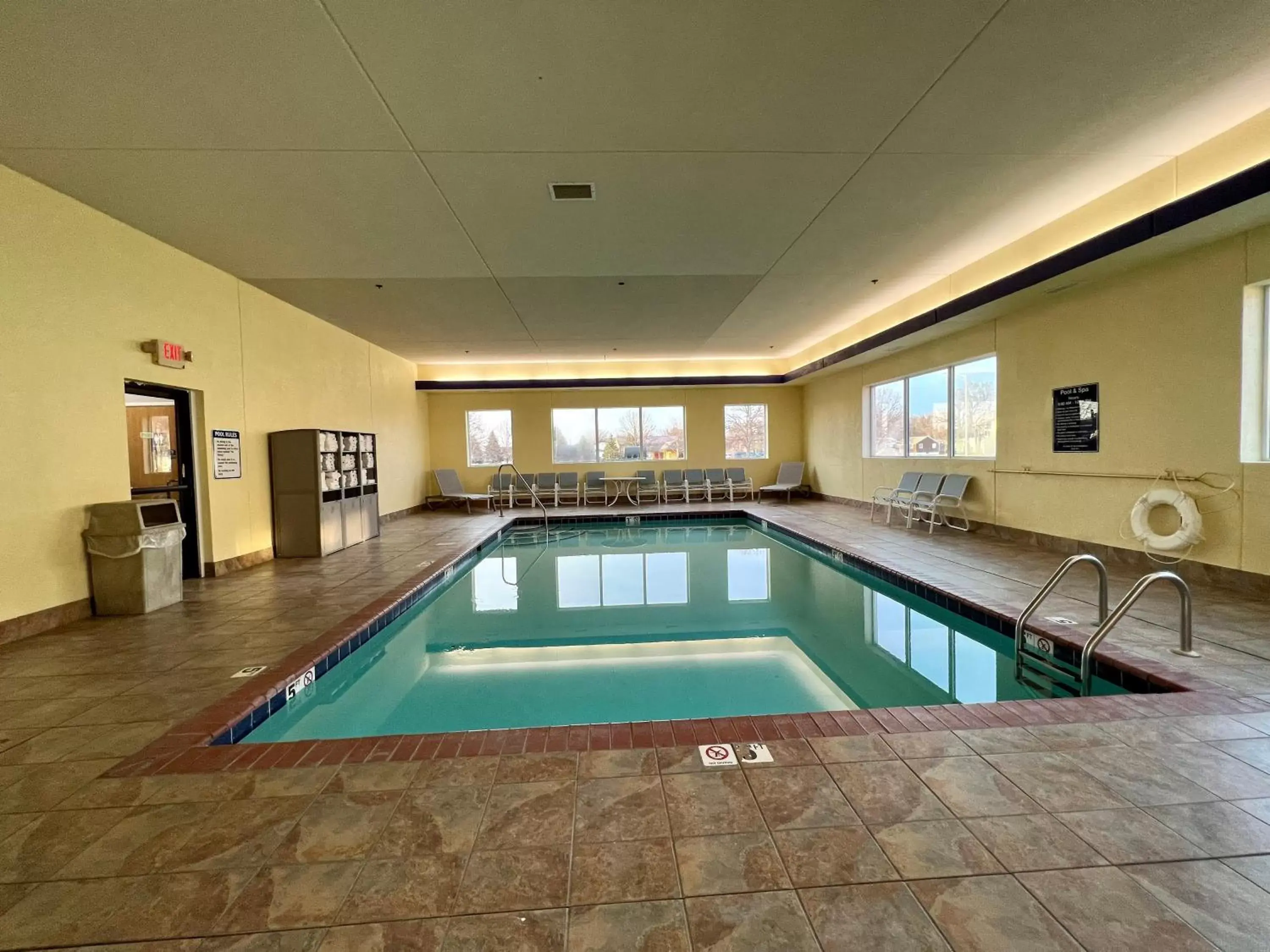 Swimming Pool in Reston Inn & Suites