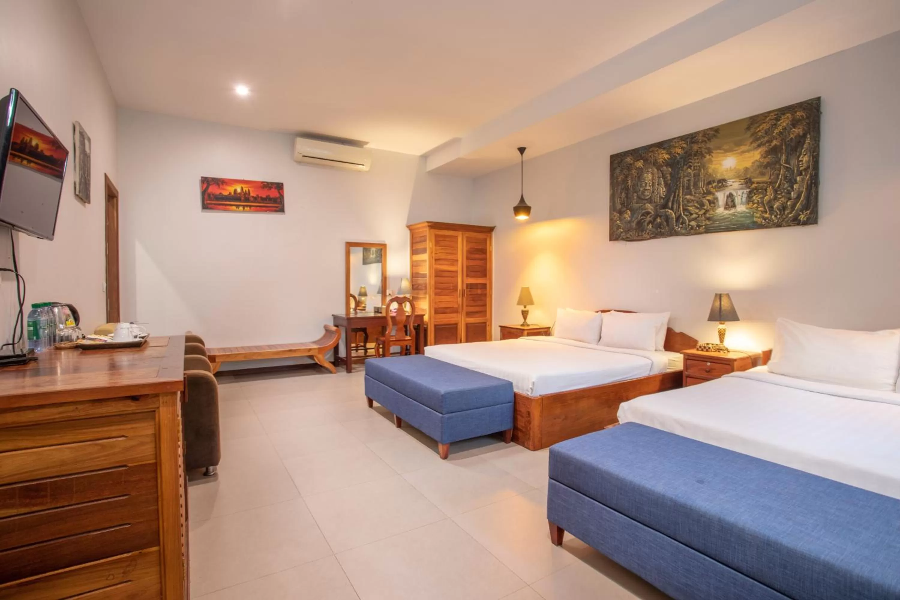 TV and multimedia, Bed in Samnak Lounge