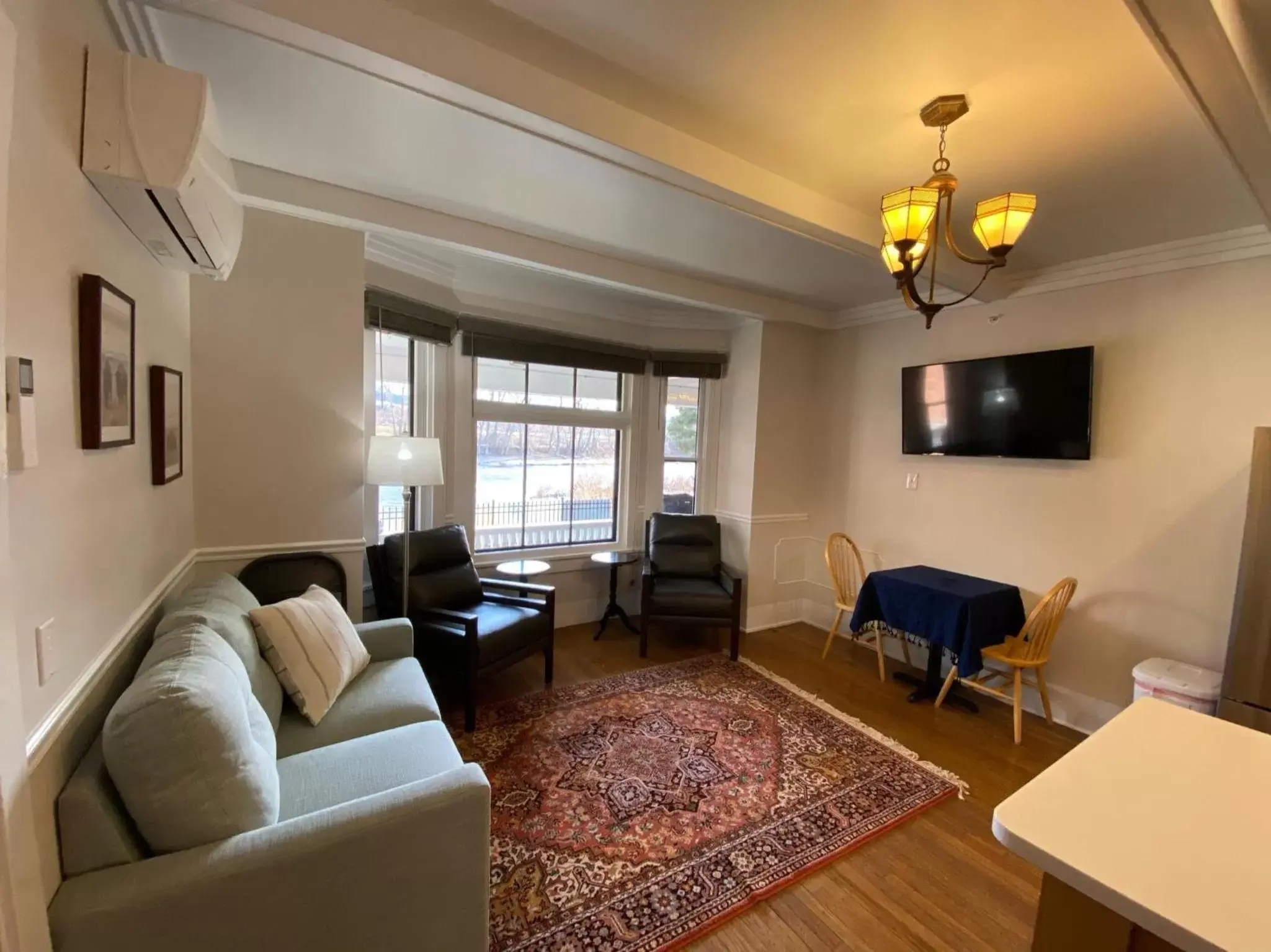 TV and multimedia, Seating Area in Goldsmith's River Front Inn