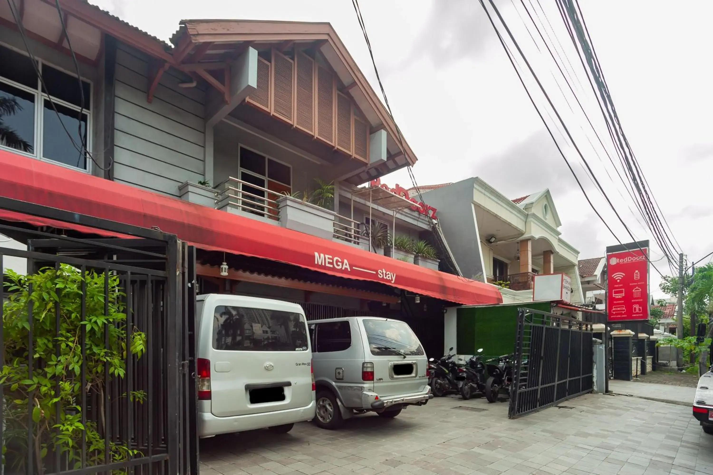 Property Building in RedDoorz Plus near Mall Kelapa Gading