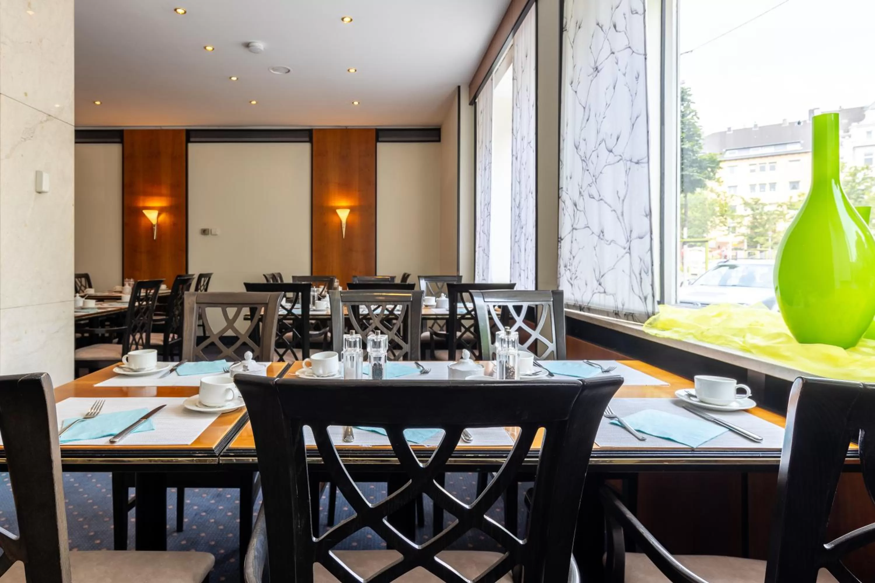 Restaurant/places to eat in Trip Inn Hotel Esplanade, Düsseldorf