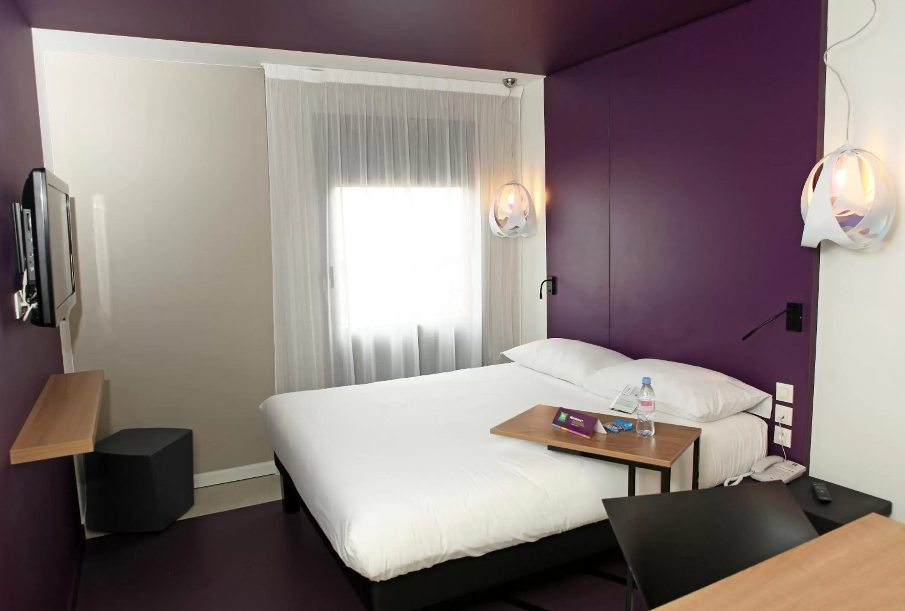 Bedroom, Bed in ibis Styles Nimes Gare Centre